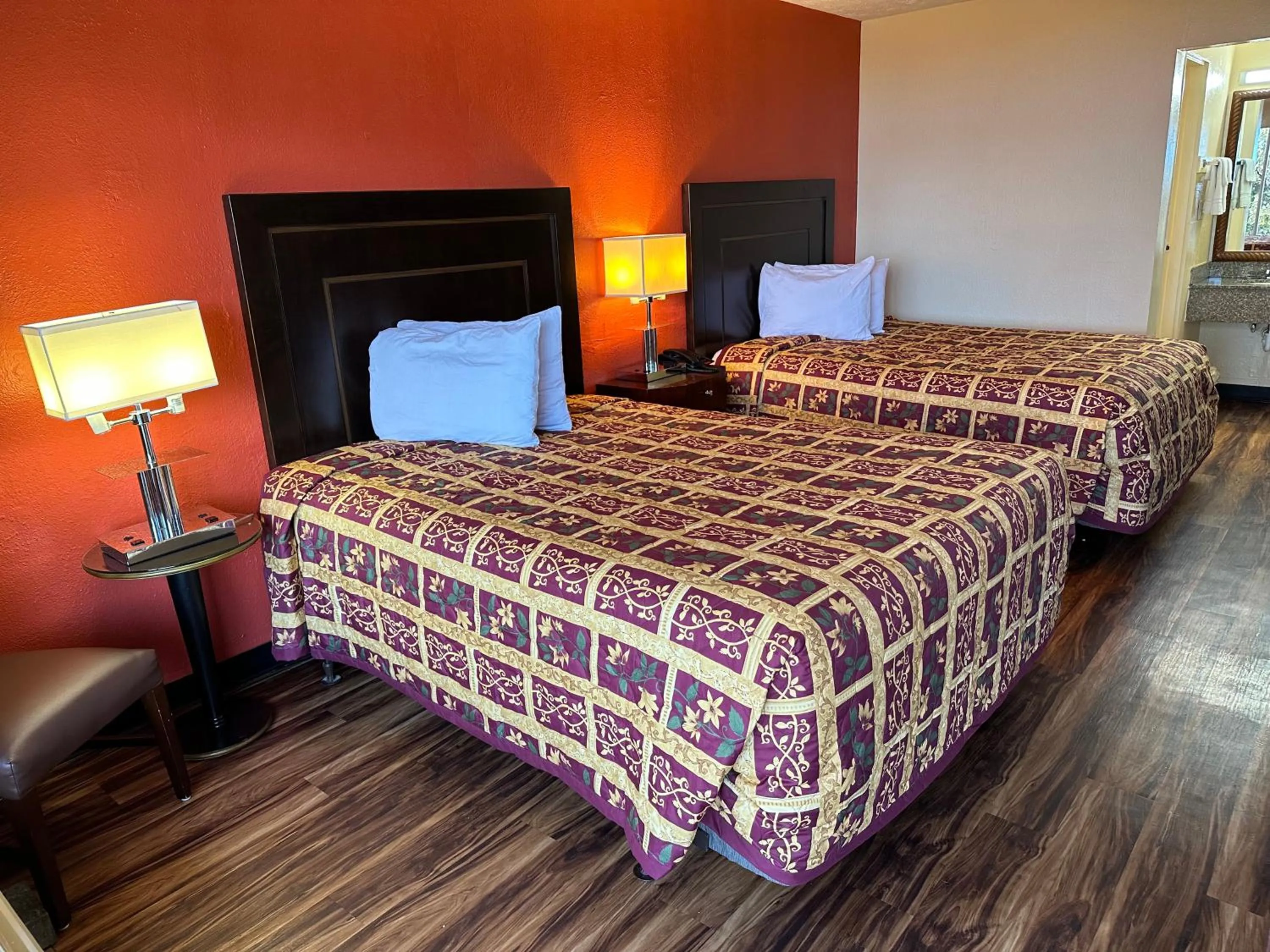 Photo of the whole room, Bed in Country Hearth Inn & Suites Cartersville