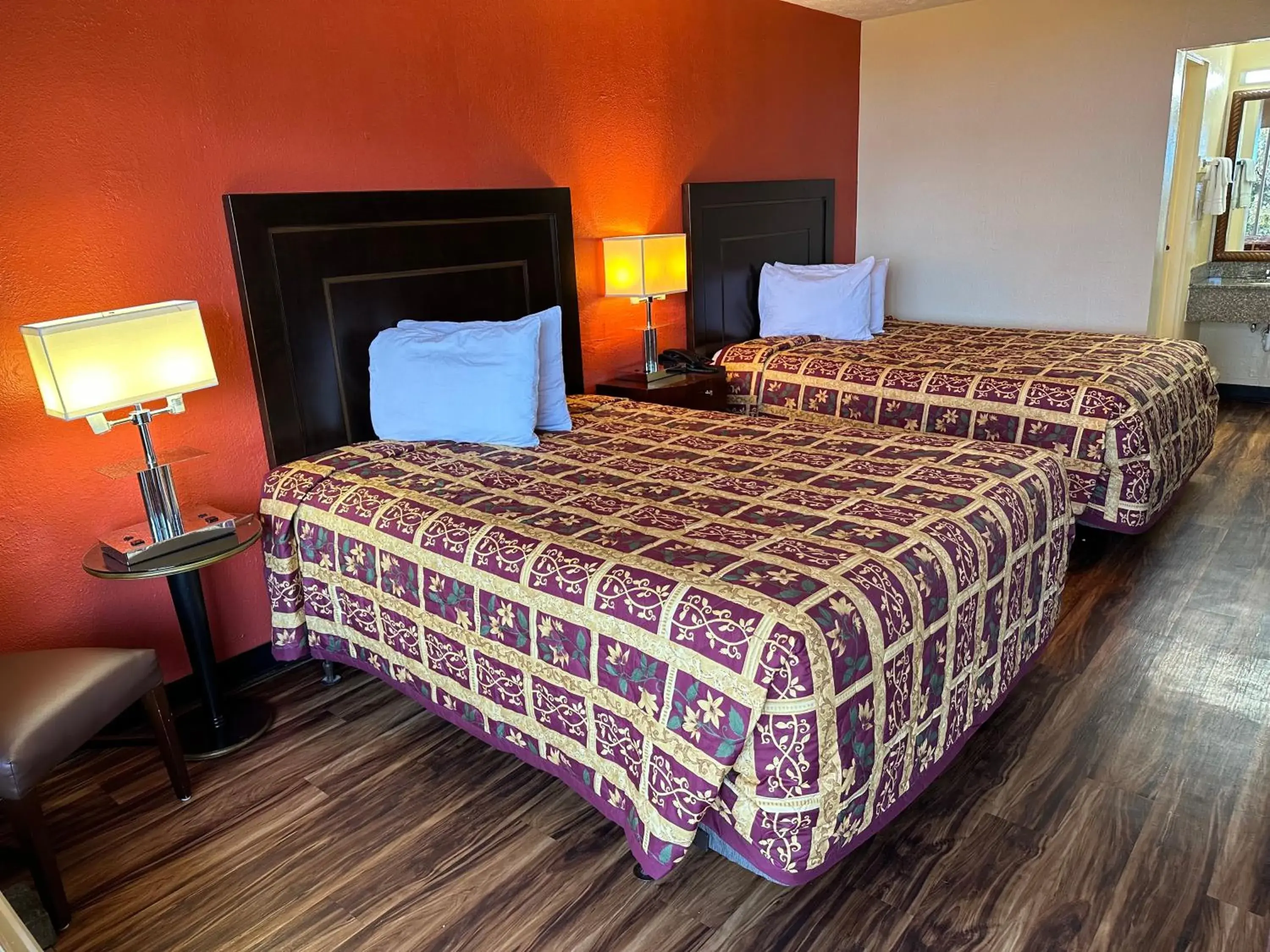 Bed in Country Hearth Inn & Suites Cartersville