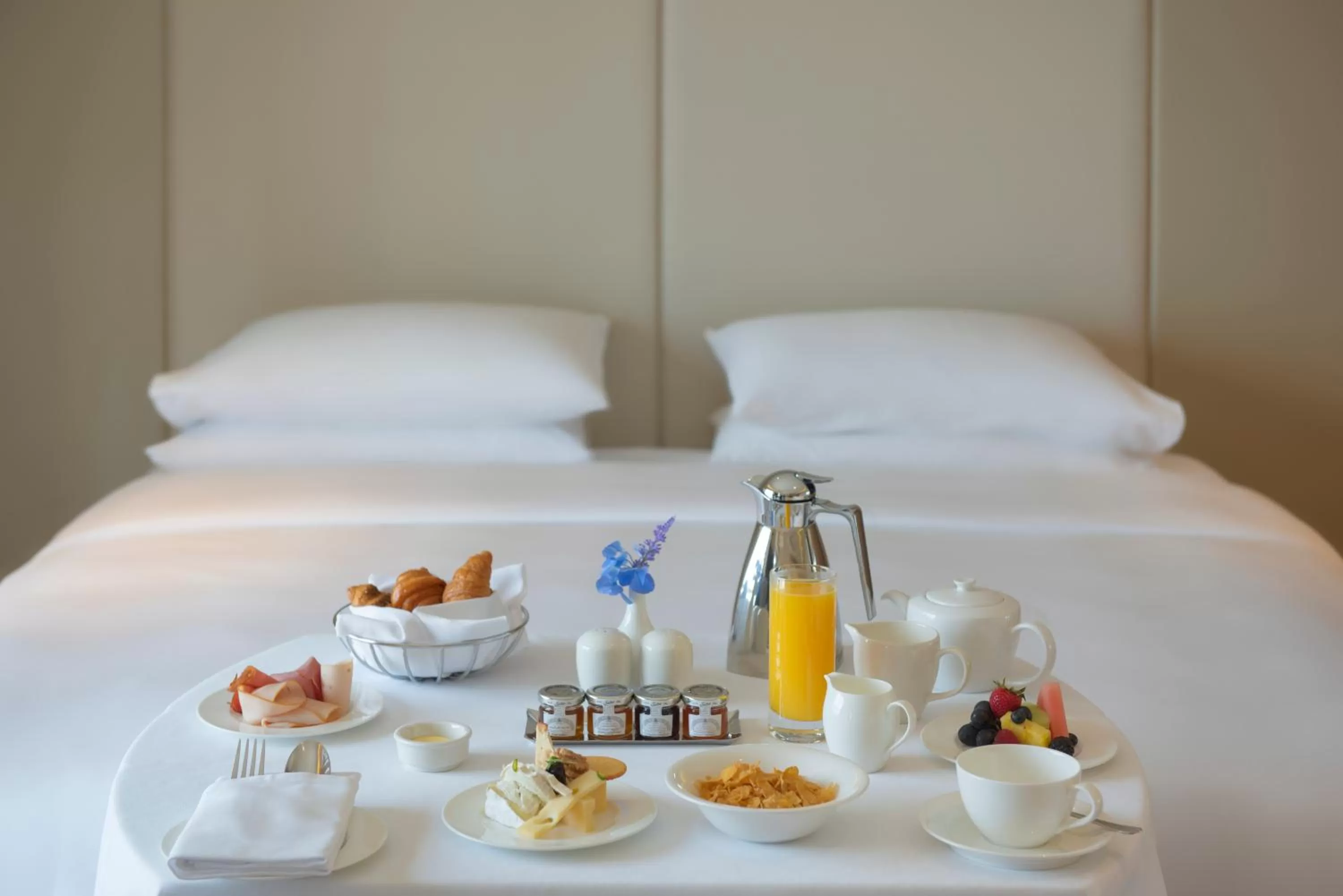 Breakfast, Bed in Hyatt Regency Creek Heights Residences