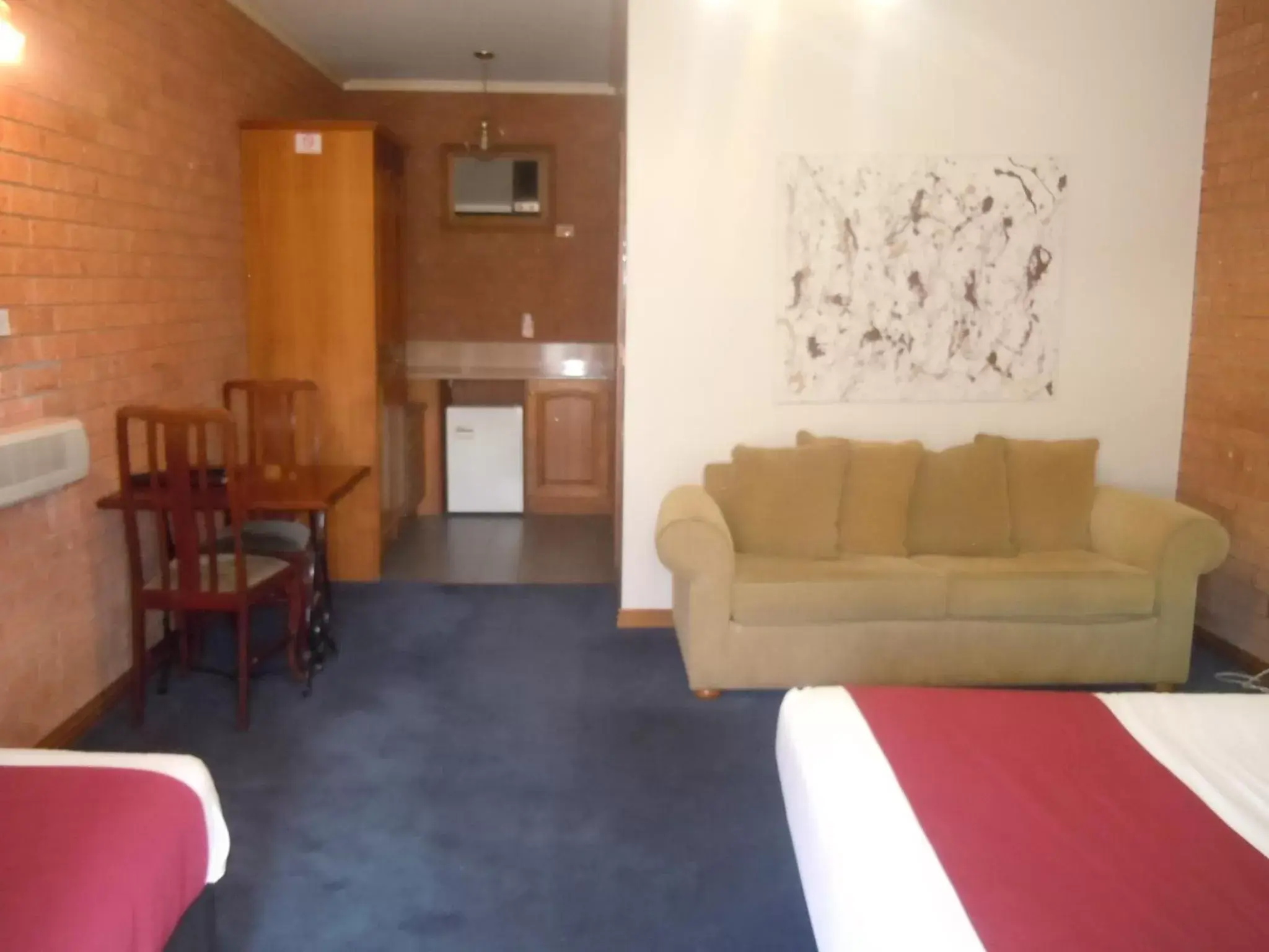 Photo of the whole room, Bed in Central Springs Inn Photo of the whole room, Bed in Central Springs Inn