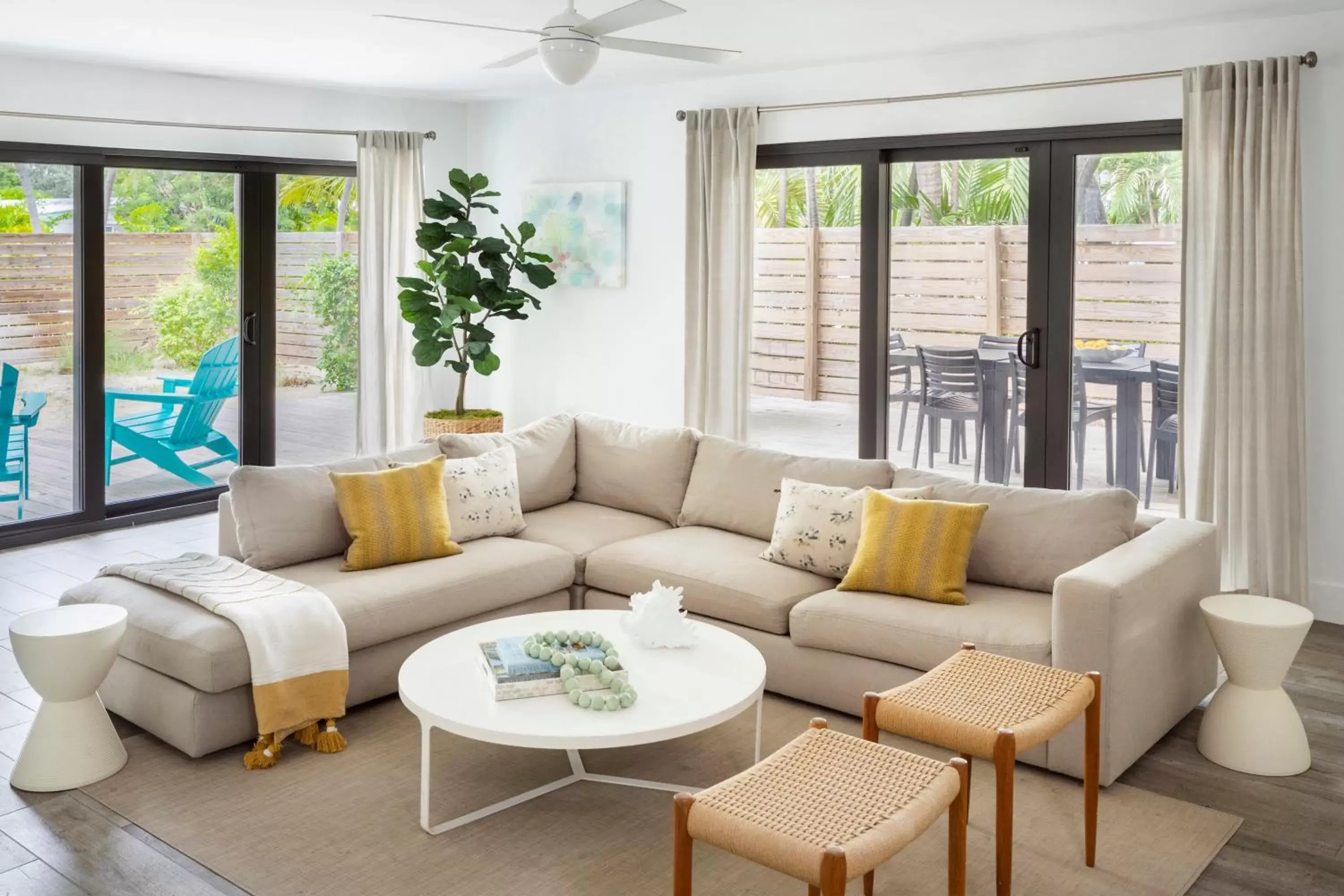 Living room, Seating Area in La Siesta Resort & Villas