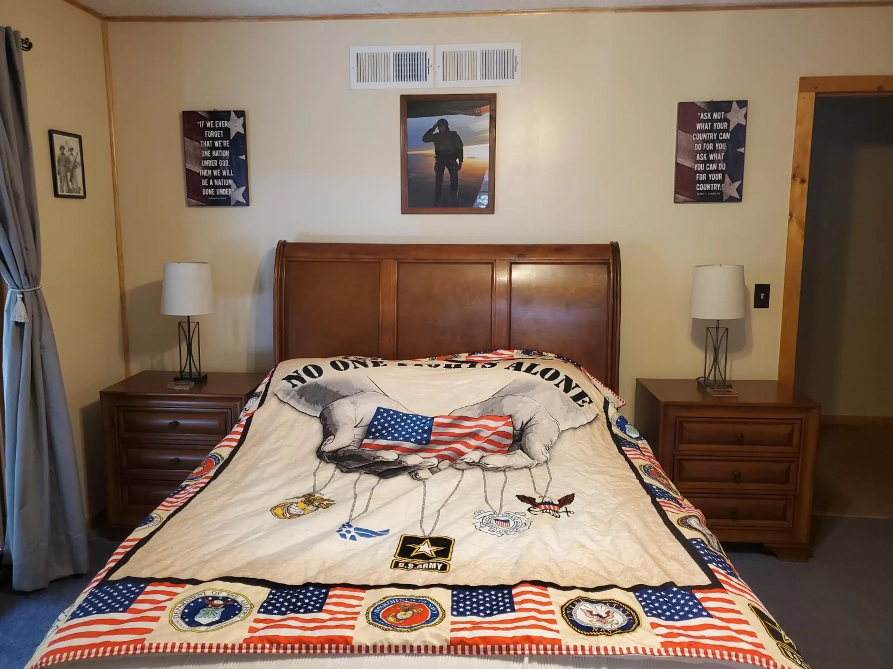 Bedroom, Bed in Snyder's Knob