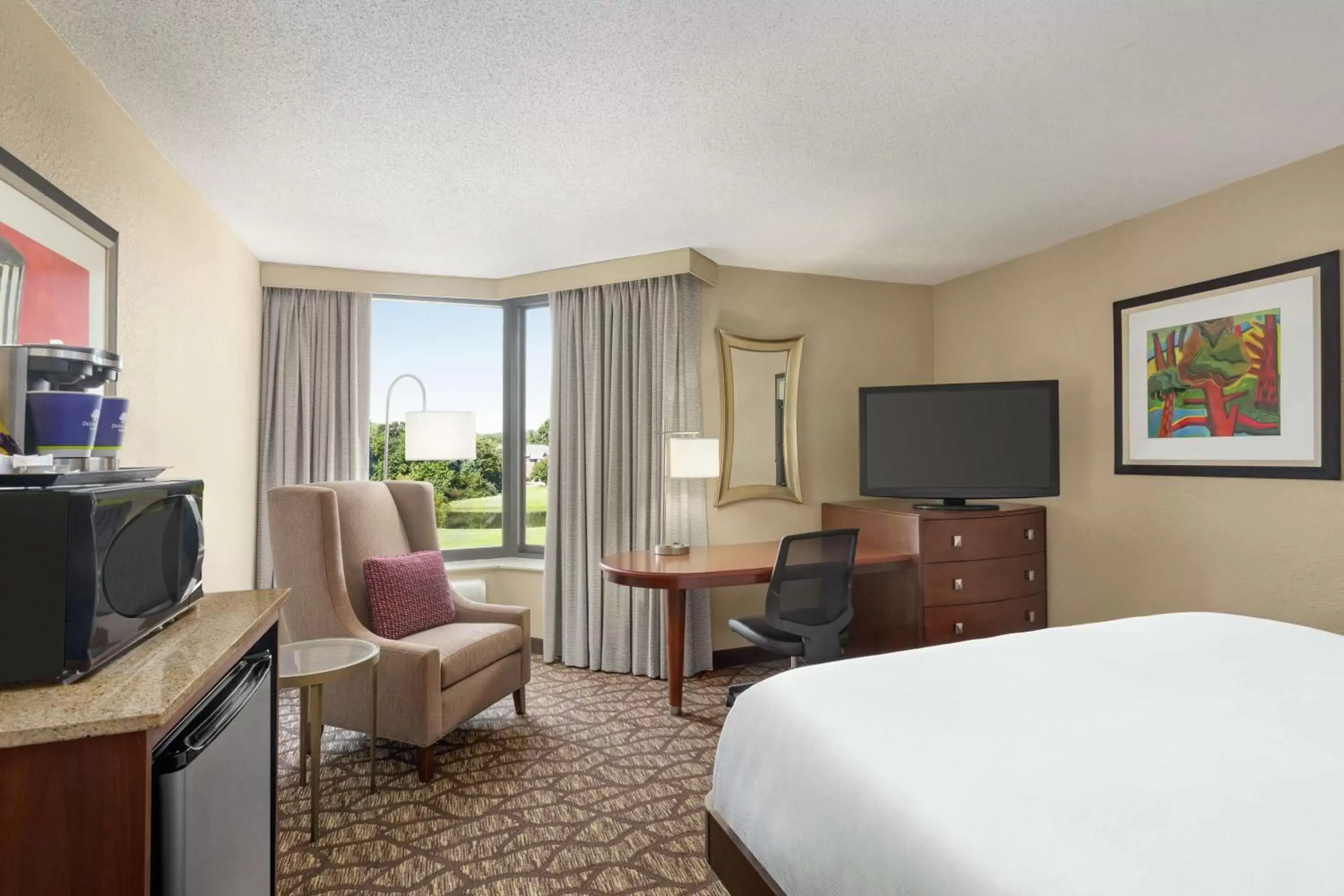 Bedroom, TV/Entertainment Center in DoubleTree by Hilton Jackson