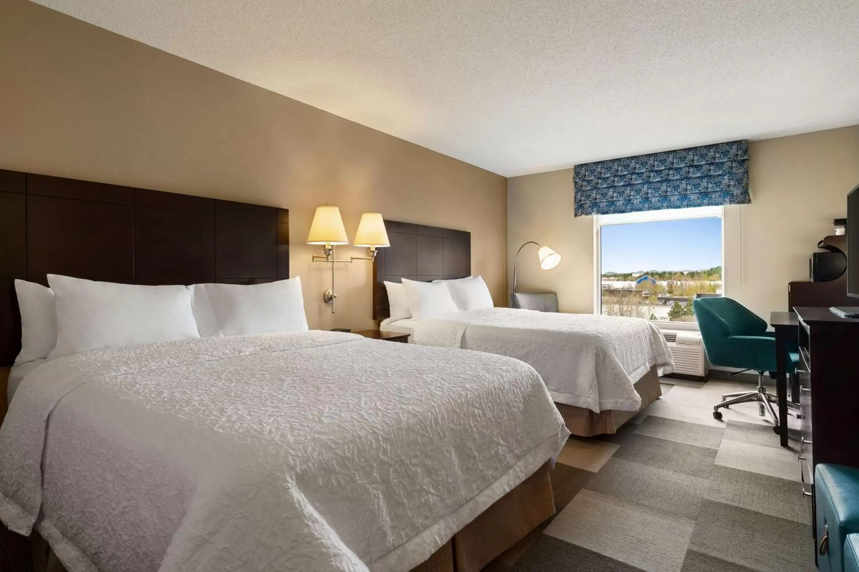 Bedroom, Bed in Hampton Inn & Suites Atlanta Airport West Camp Creek Pkwy