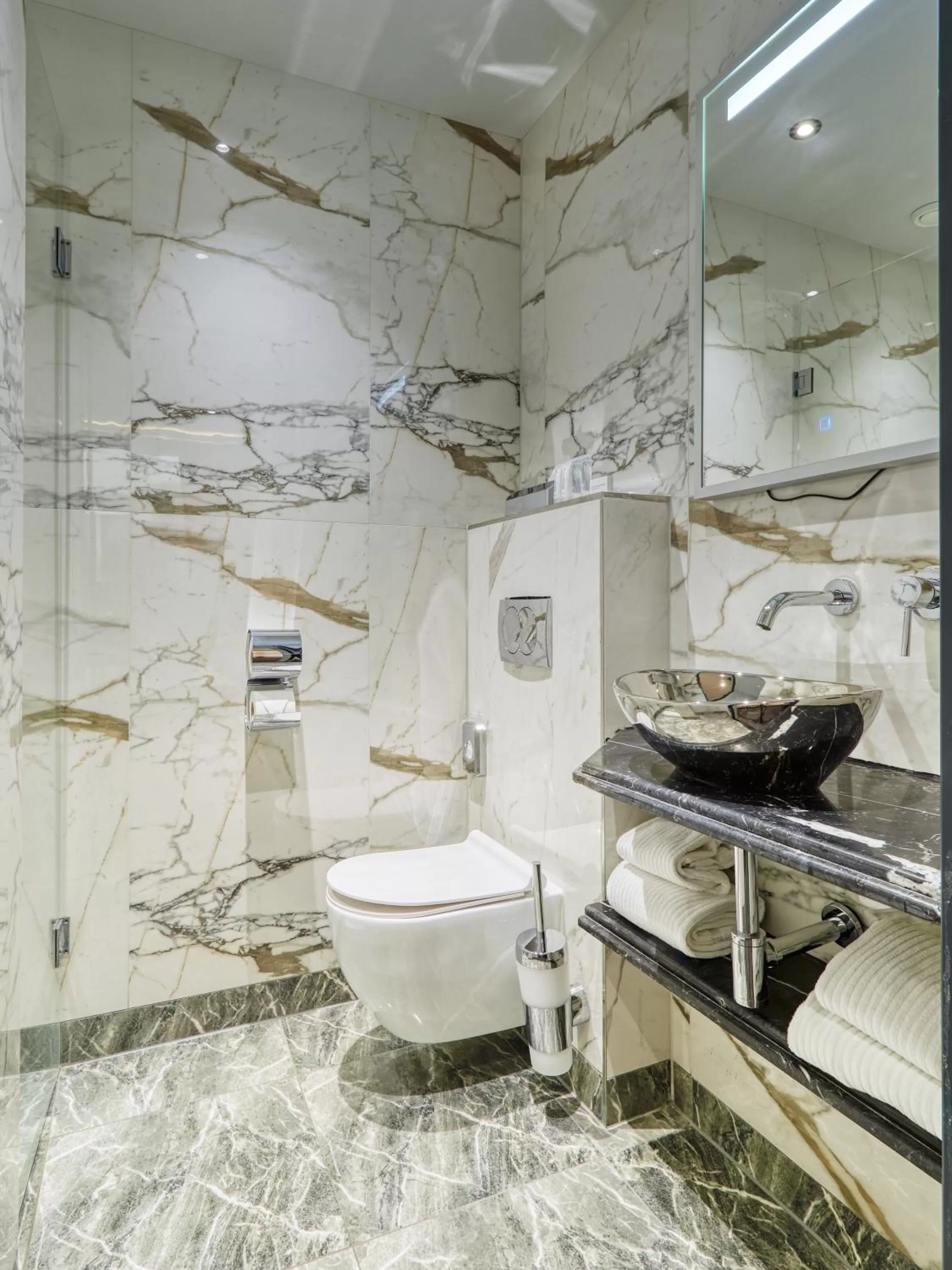 Bathroom in Triple G Hotels