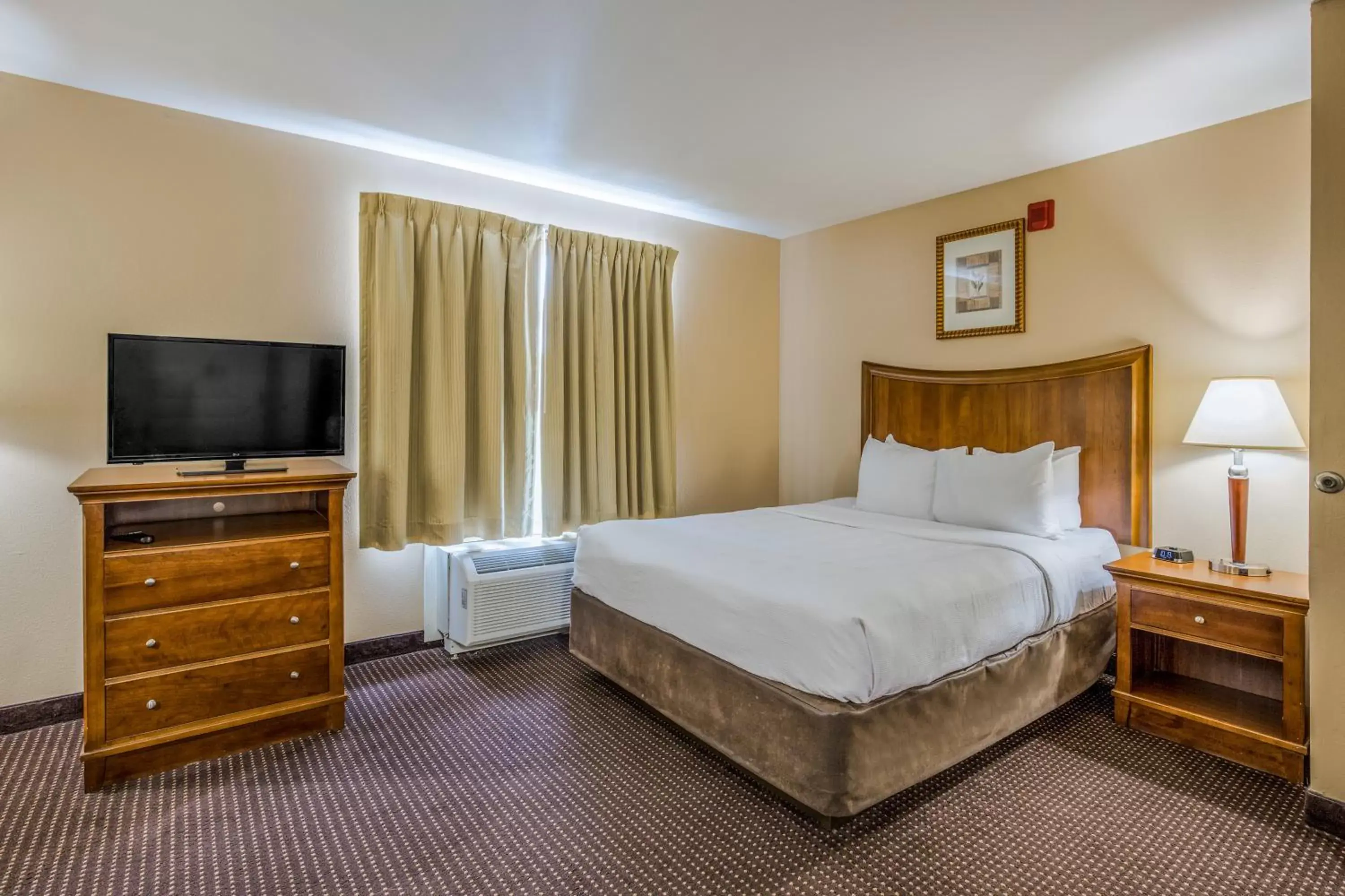 Bed in MainStay Suites Port Saint Joe