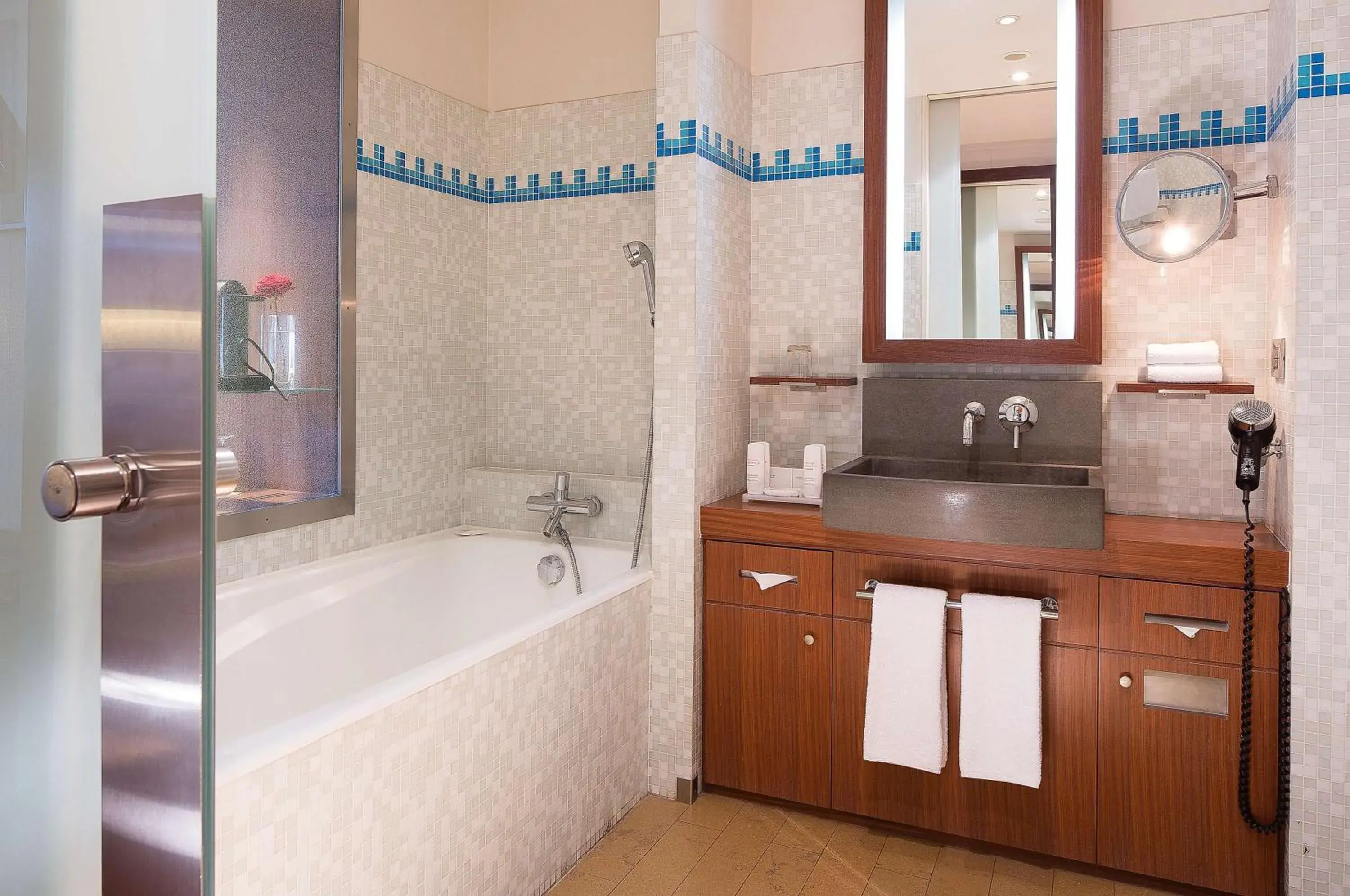 Bathroom in Radisson Blu Hotel Champs Elysees (Pet-friendly)