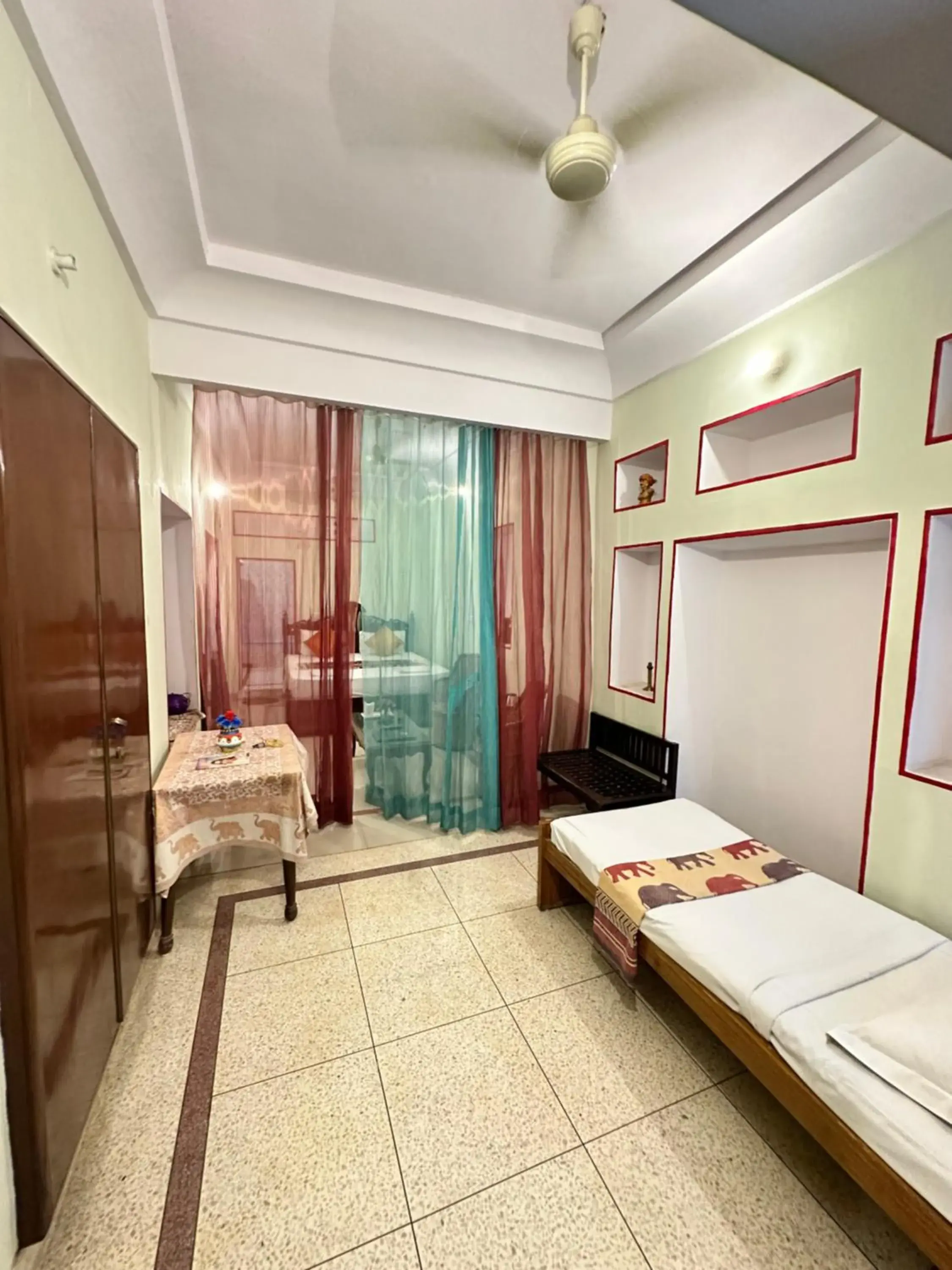 Bed in Rawla Mrignayani Palace Bed in Rawla Mrignayani Palace