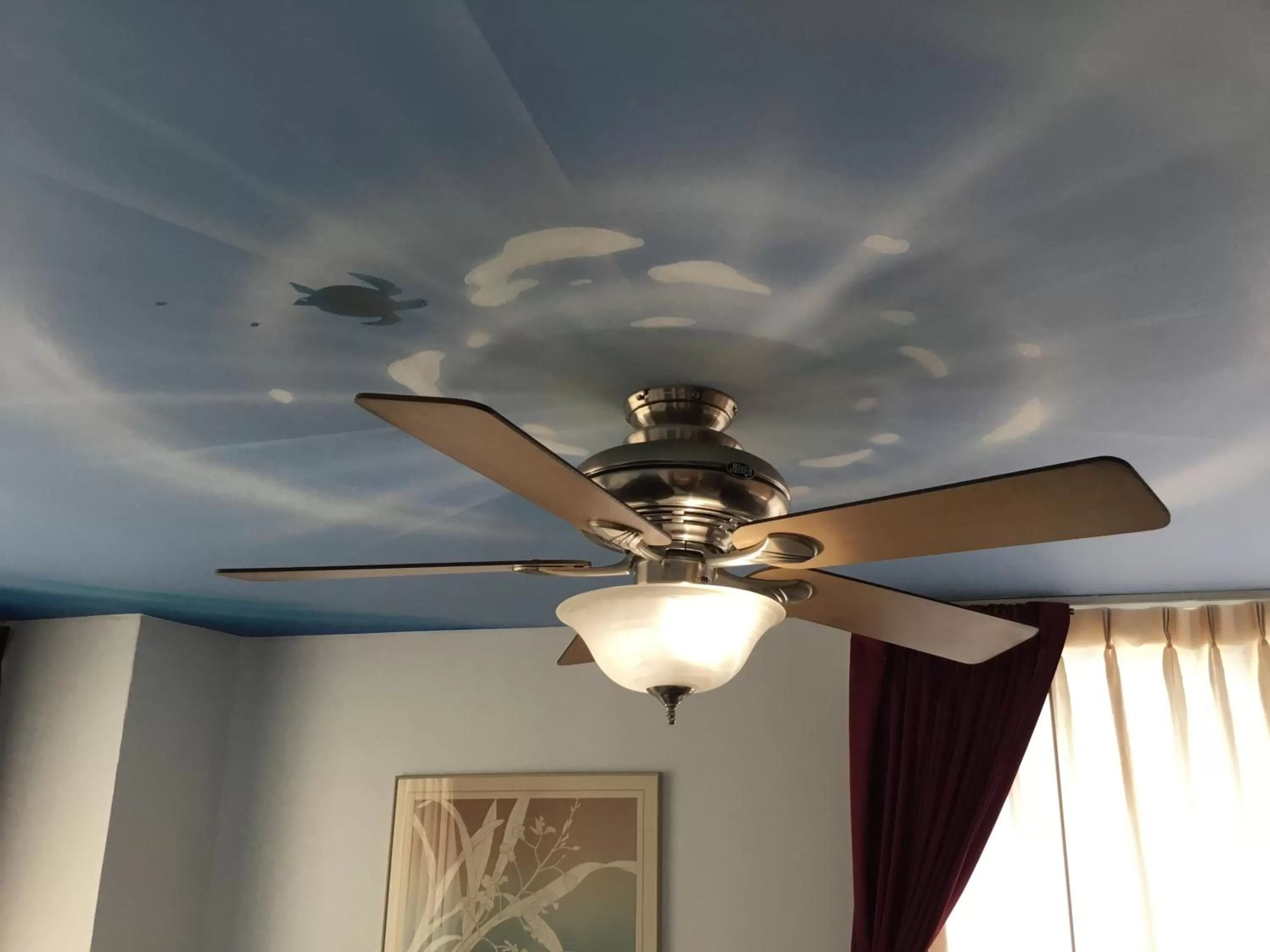 Living room in Holiday Surf Hotel (with full kitchen)