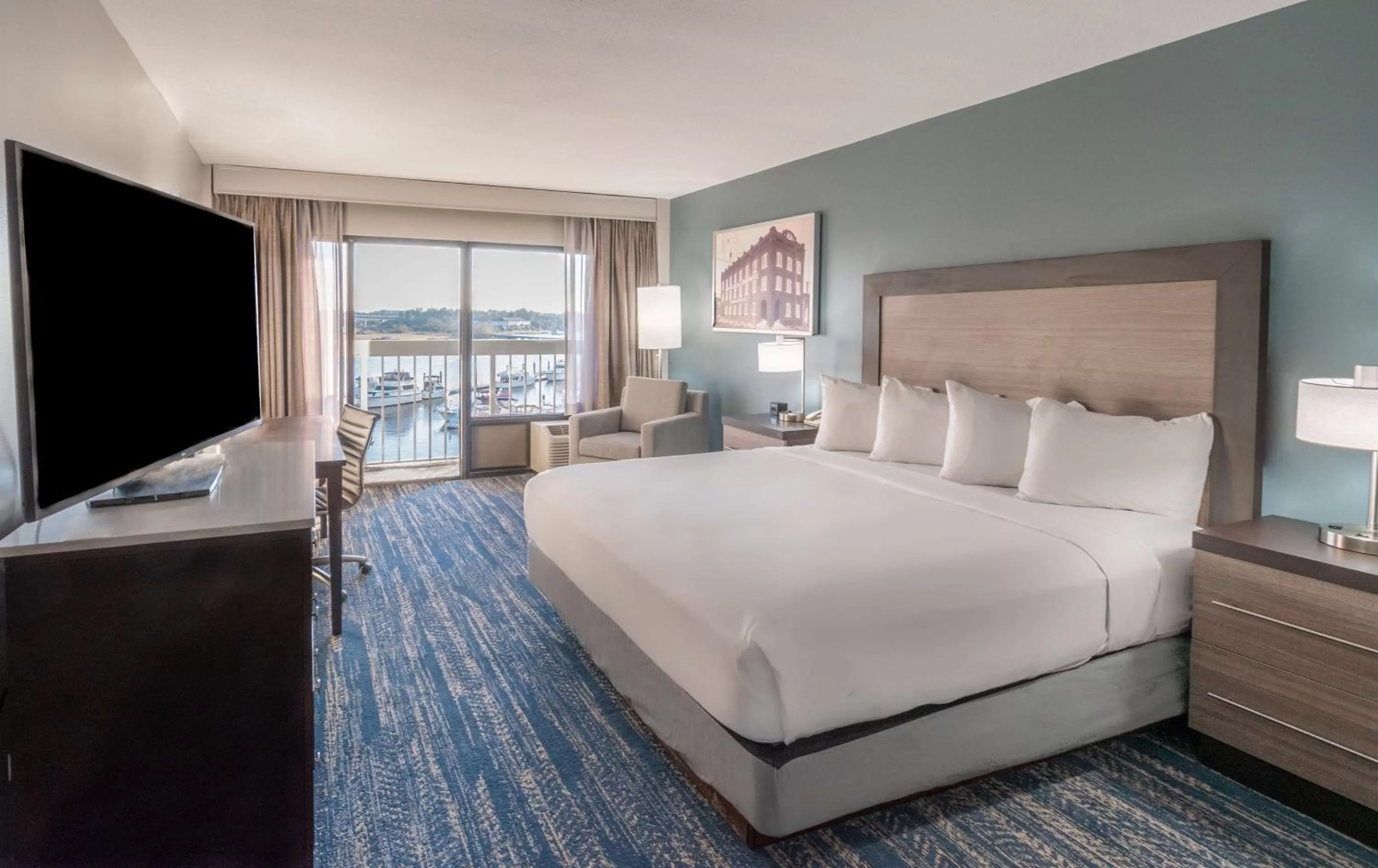 Bedroom, Bed in DoubleTree by Hilton New Bern - Riverfront