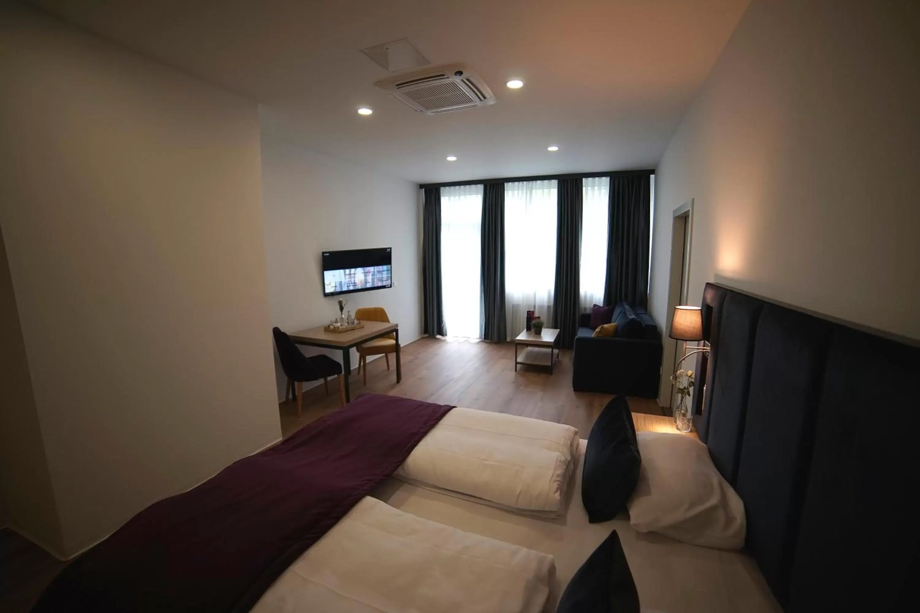 Photo of the whole room, Bed in DIWOTEL by Trip Inn Frankfurt Airport Dreieich Photo of the whole room, Bed in DIWOTEL by Trip Inn Frankfurt Airport Dreieich