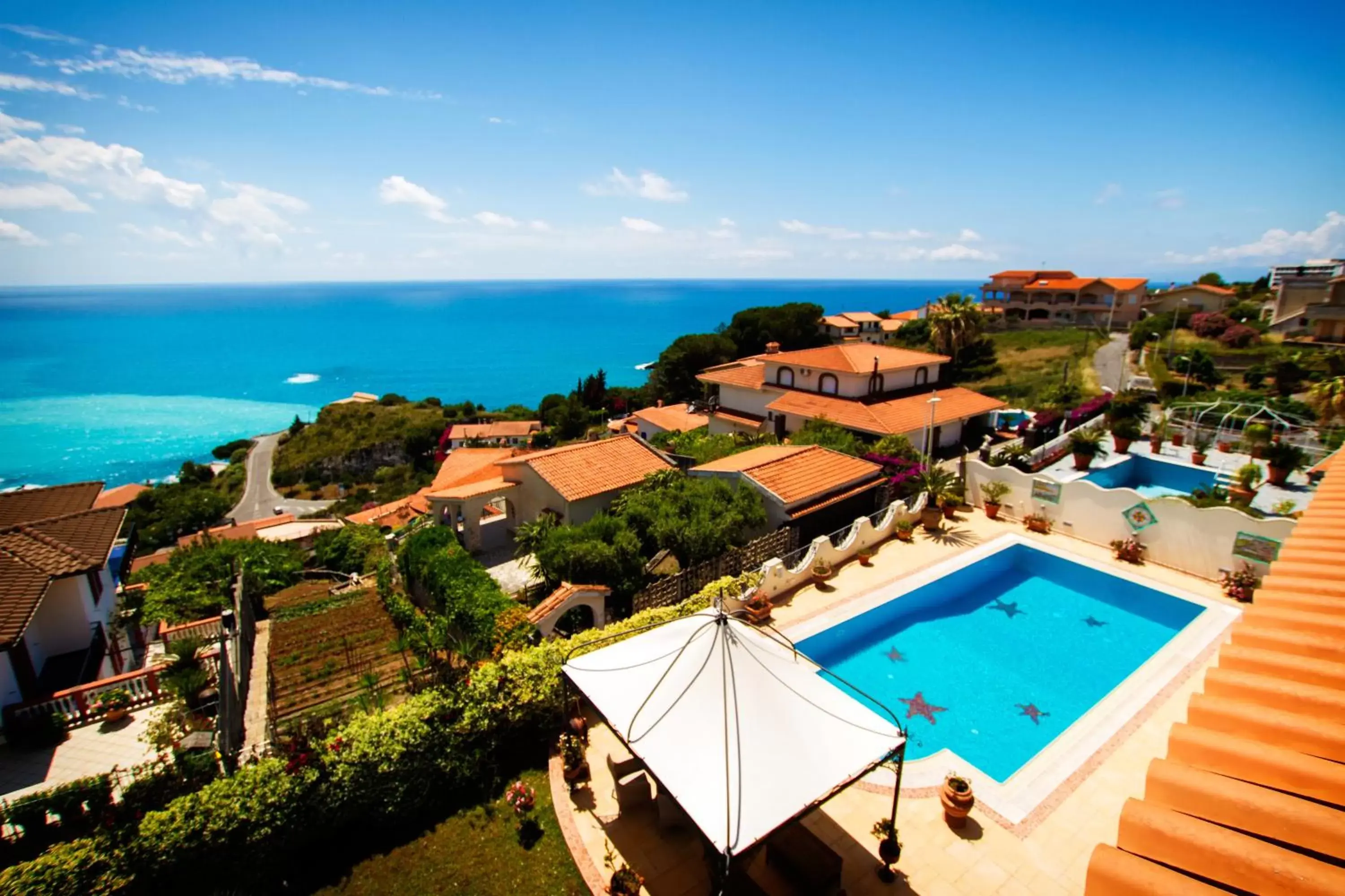 Bird's eye view, Pool View in La Suite del Faro