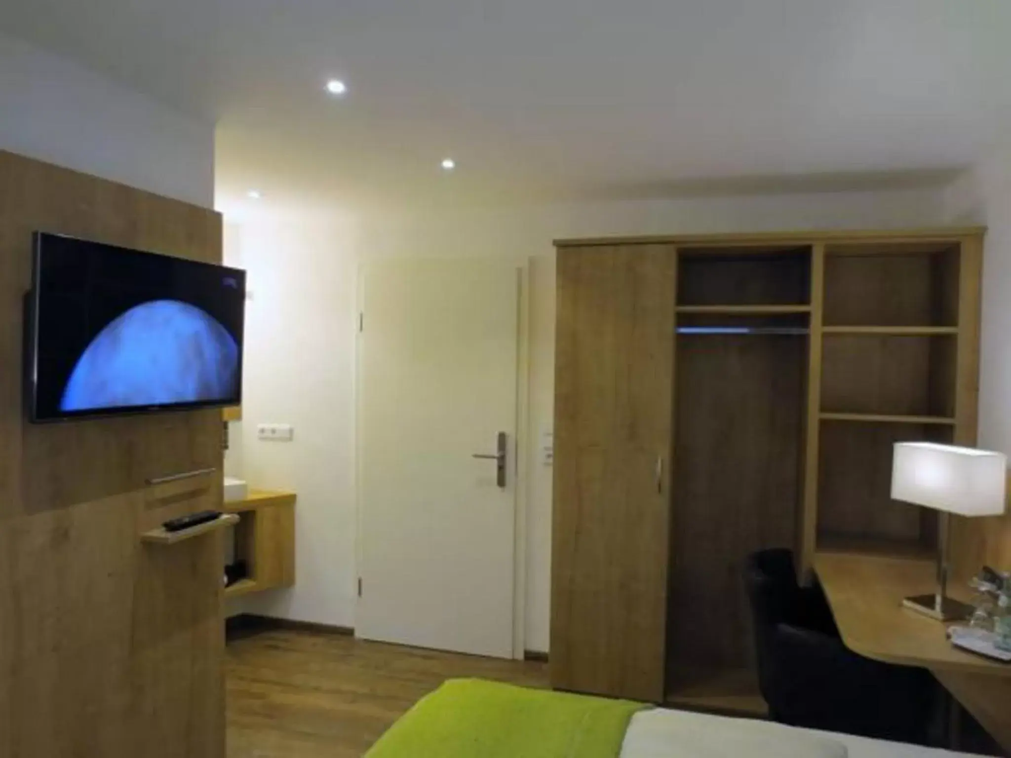 TV and multimedia, TV/Entertainment Center in Hotel Alp Inn