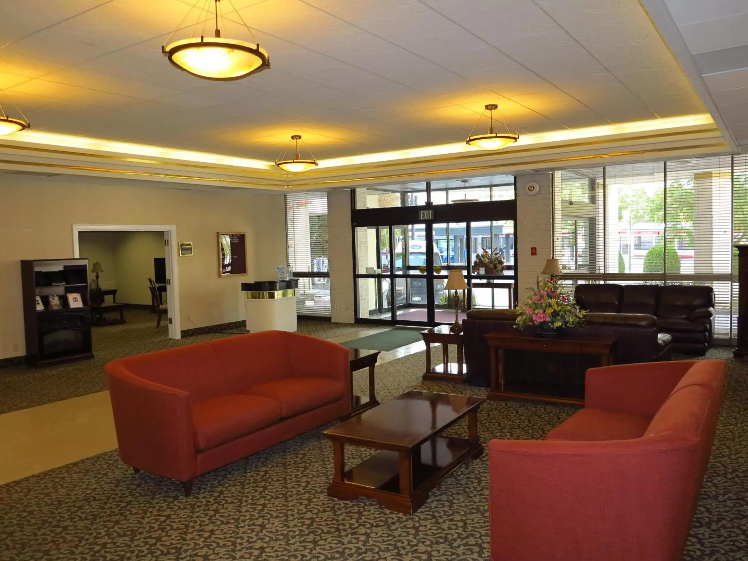 Lobby or reception in Salt Lake Plaza Hotel SureStay Collection by Best Western