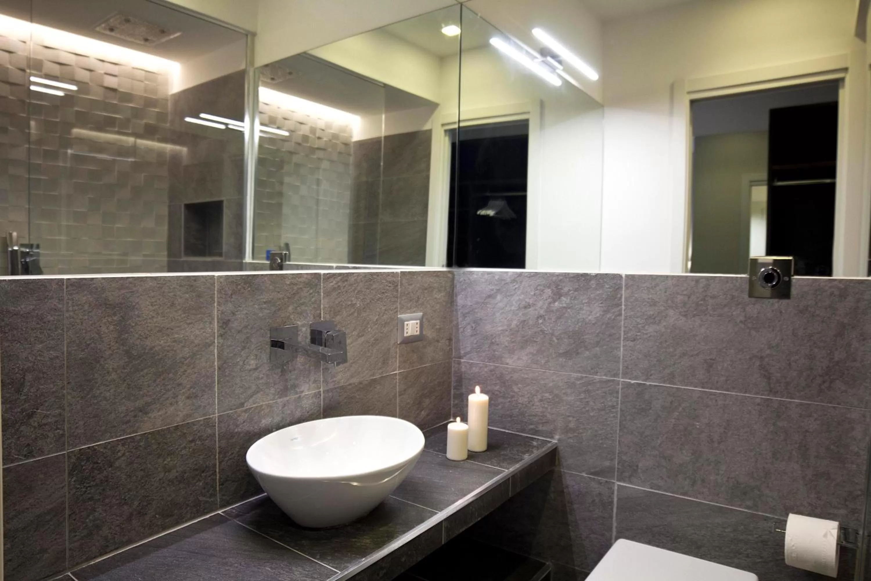 Bathroom in Roman Holidays Boutique Hotel