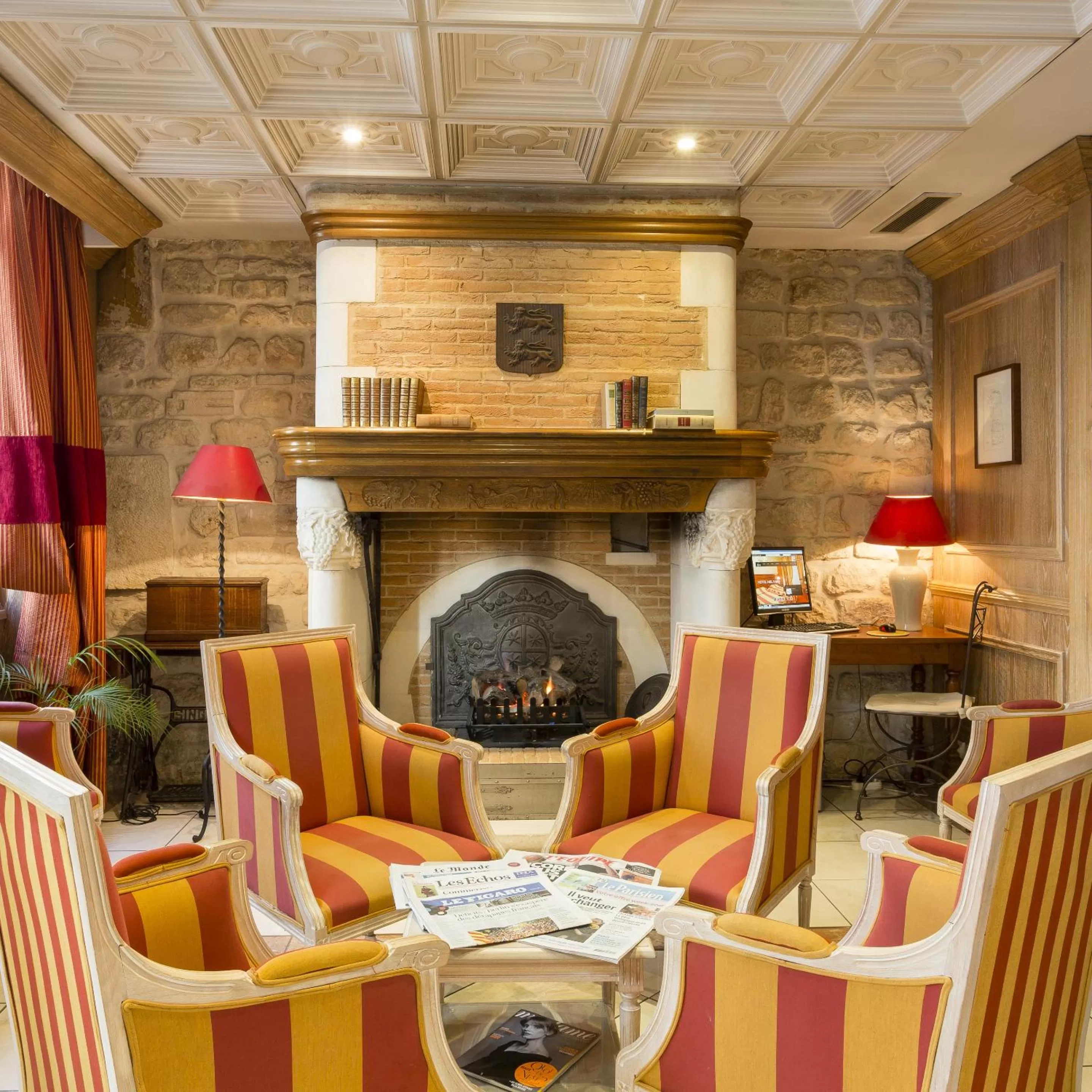 Lobby or reception in Elysees Niel Hotel