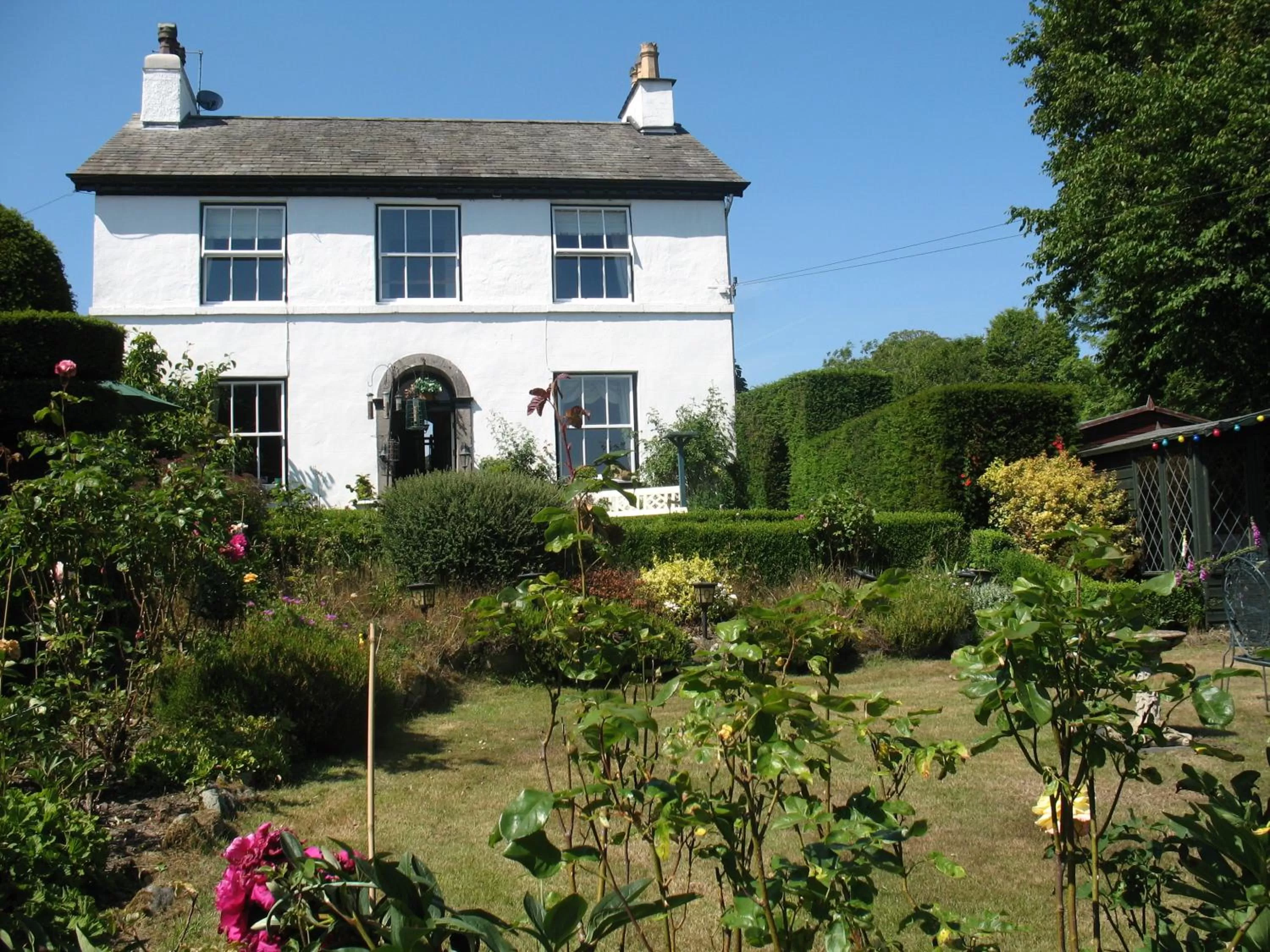 Facade/entrance in The Hill