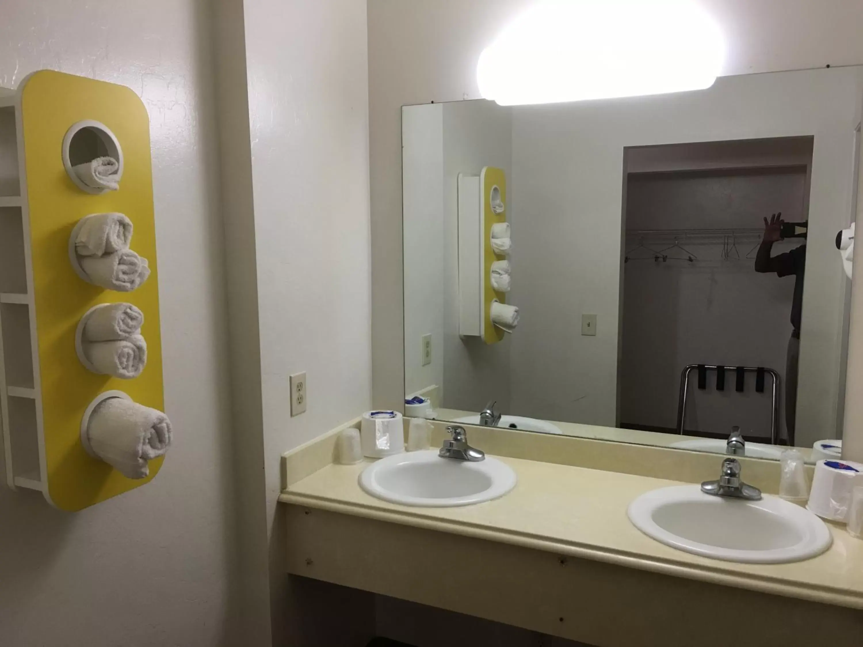 Bathroom in Motel 6-Globe, AZ
