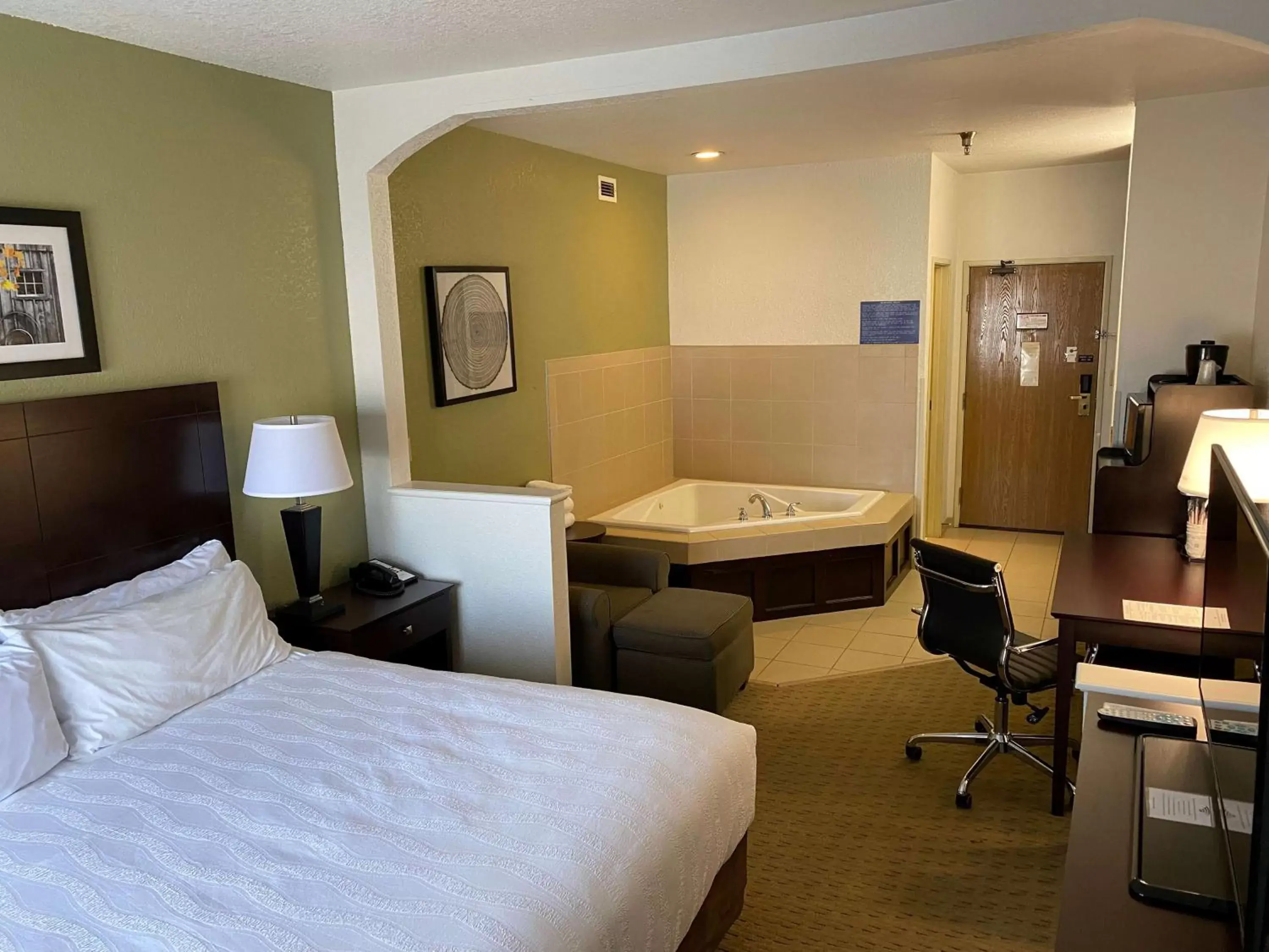 Bed in Best Western Celina