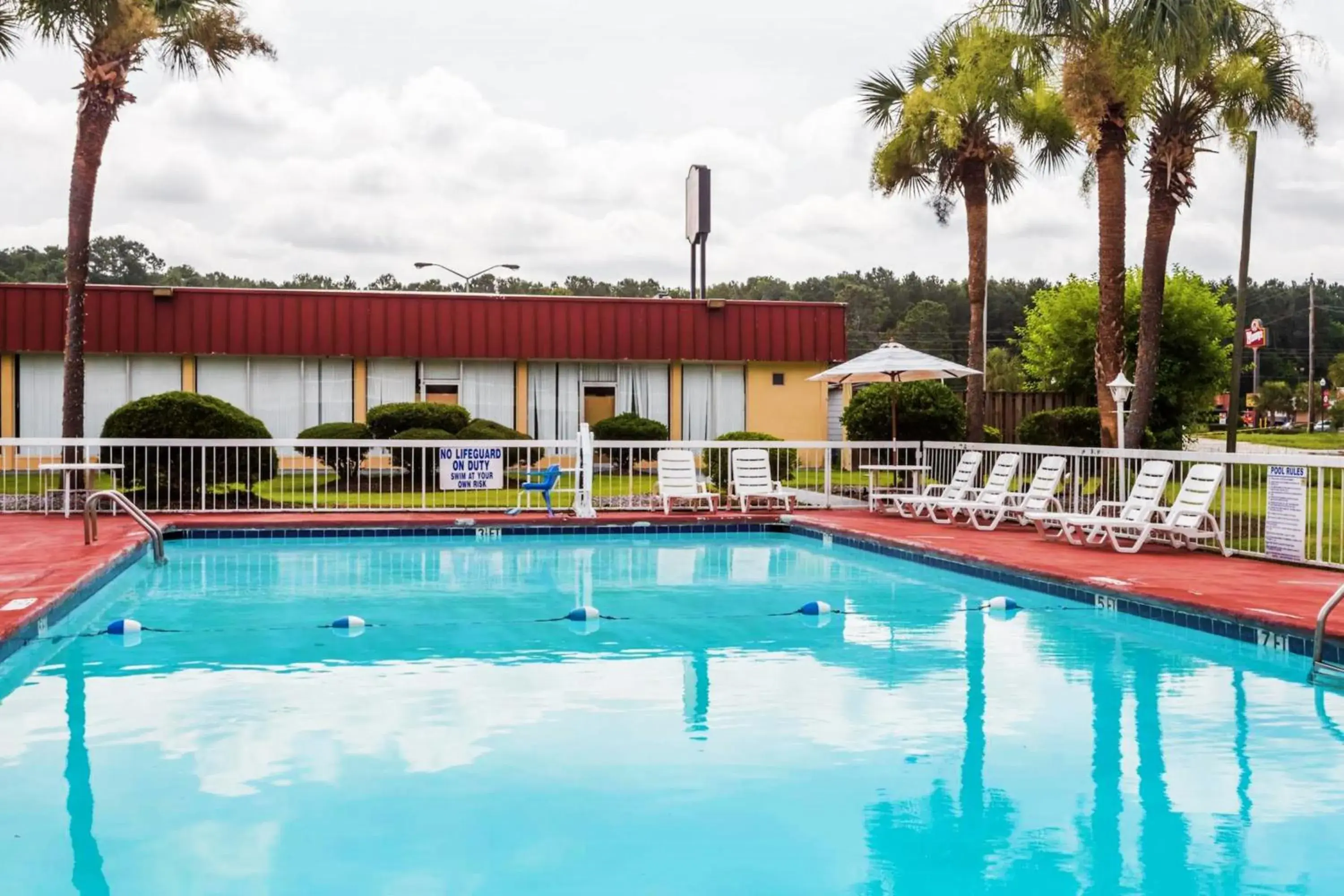 Swimming Pool in Super 8 by Wyndham Hardeeville