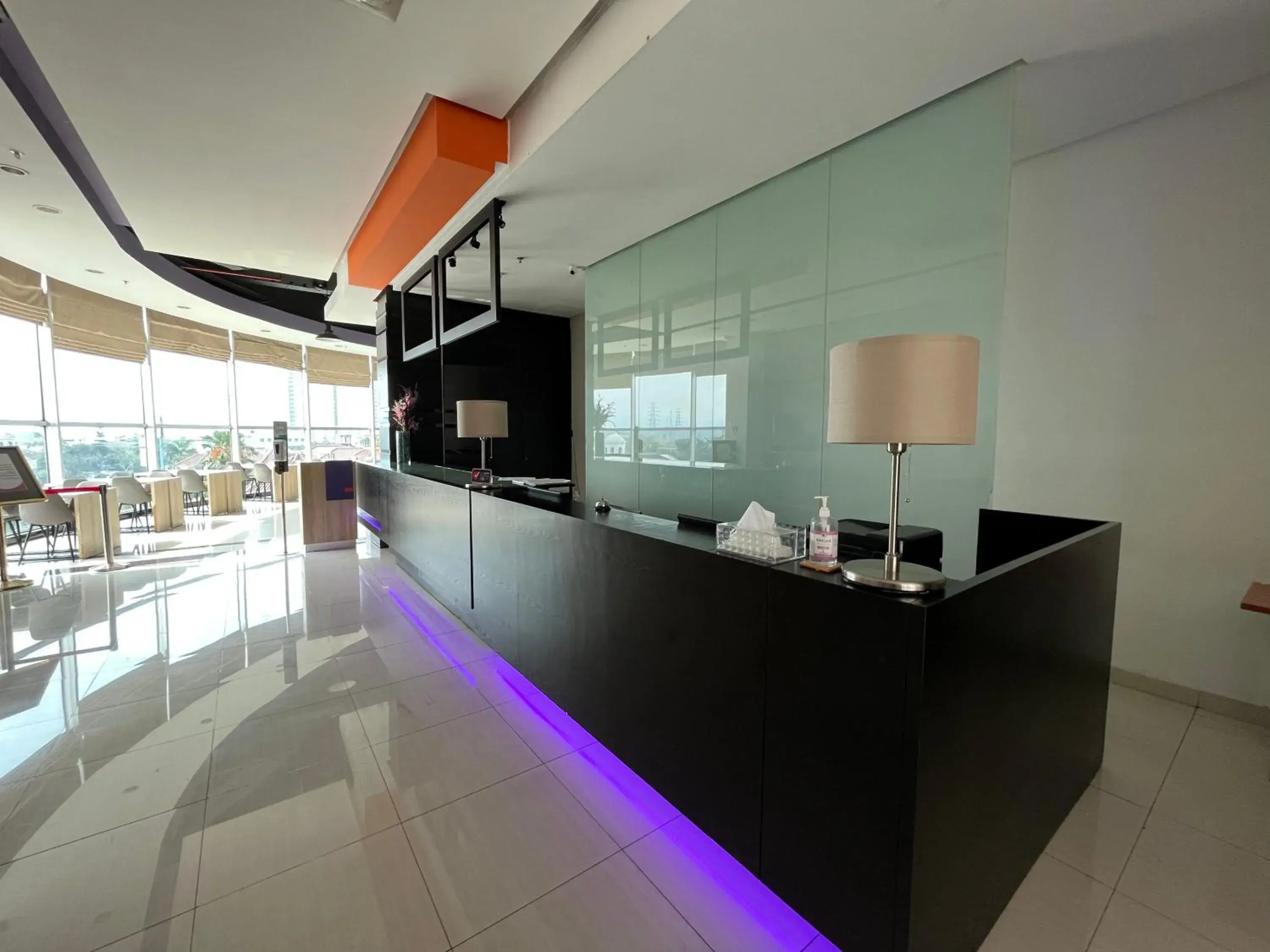 Lobby or reception, Balcony/Terrace in Luminor Hotel Metro Indah - Bandung by WH