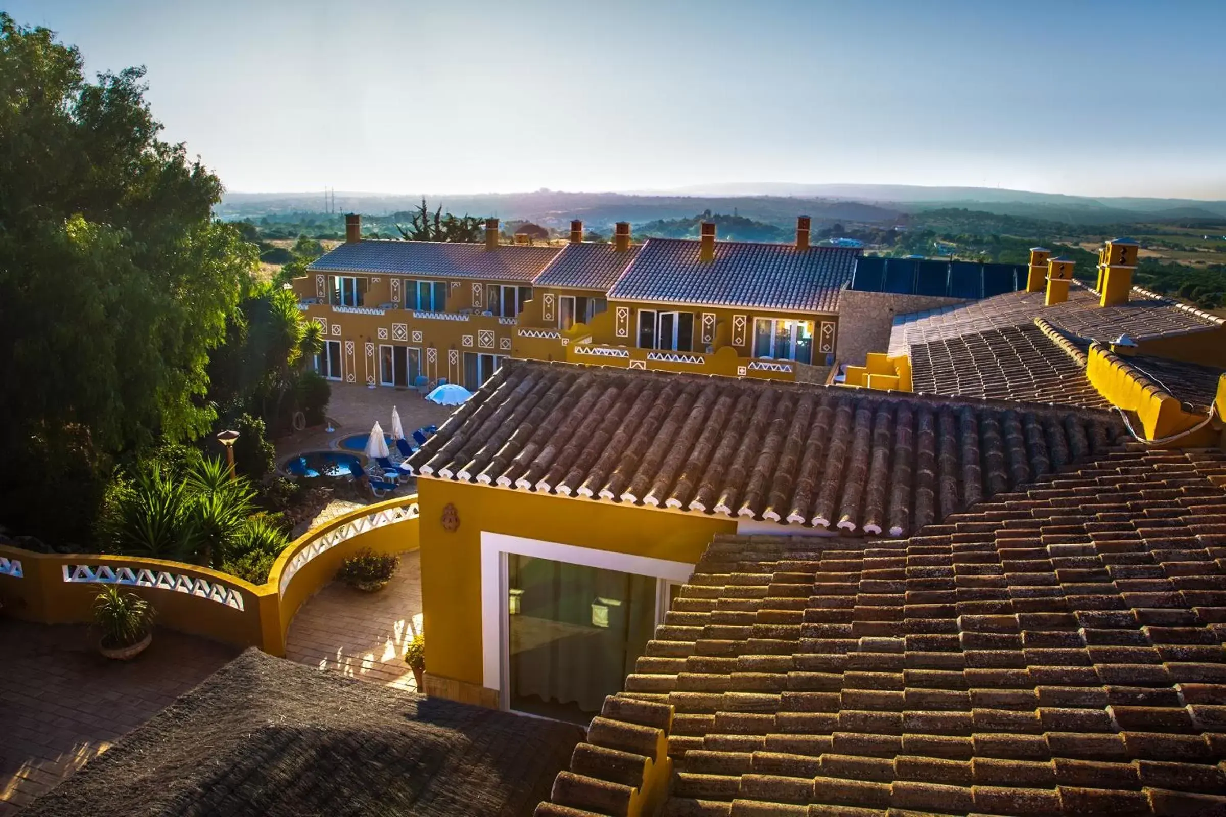 Facade/entrance, Bird's-eye View in Montinho De Ouro