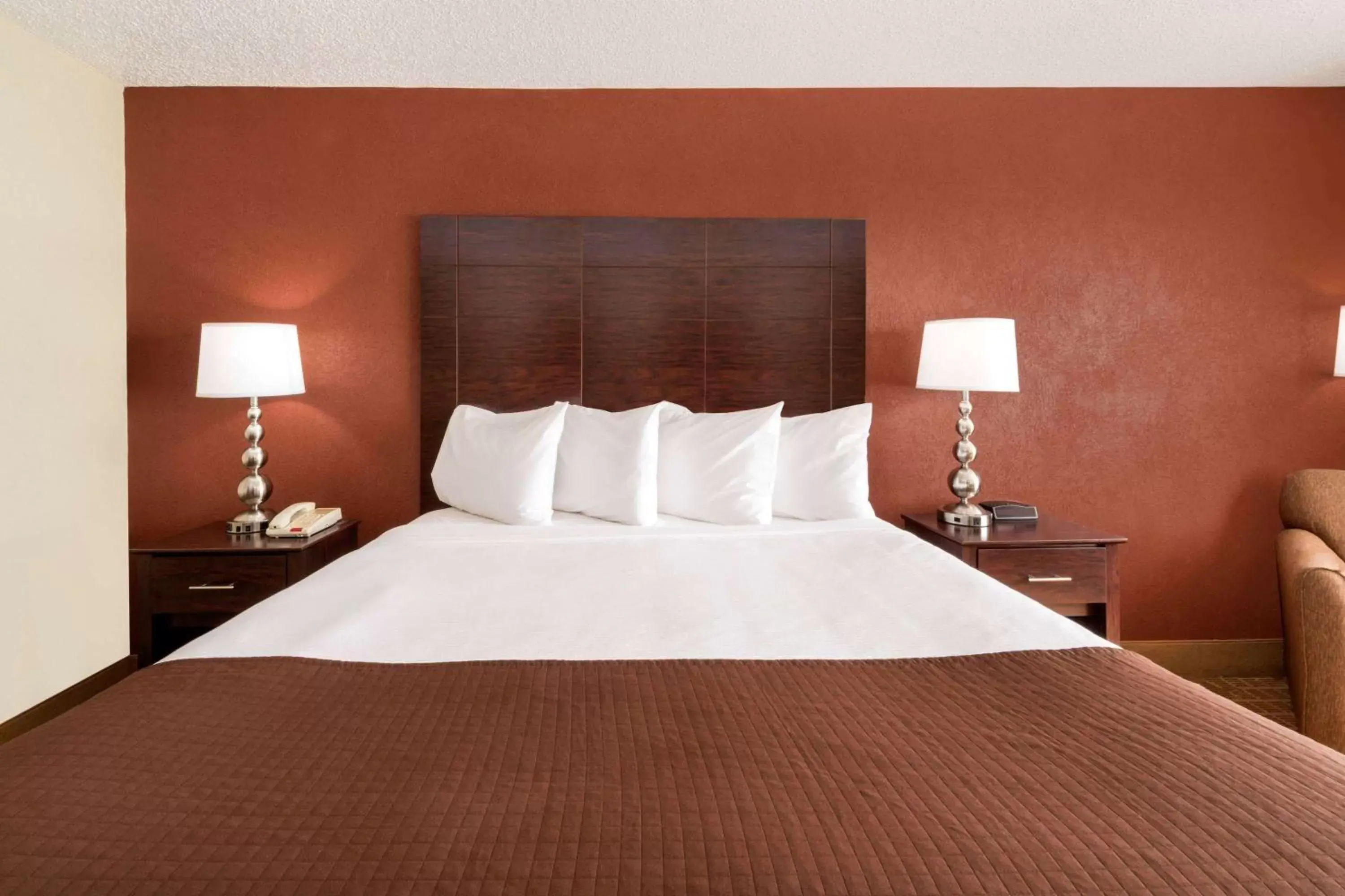 Photo of the whole room, Bed in Baymont by Wyndham Midland Airport