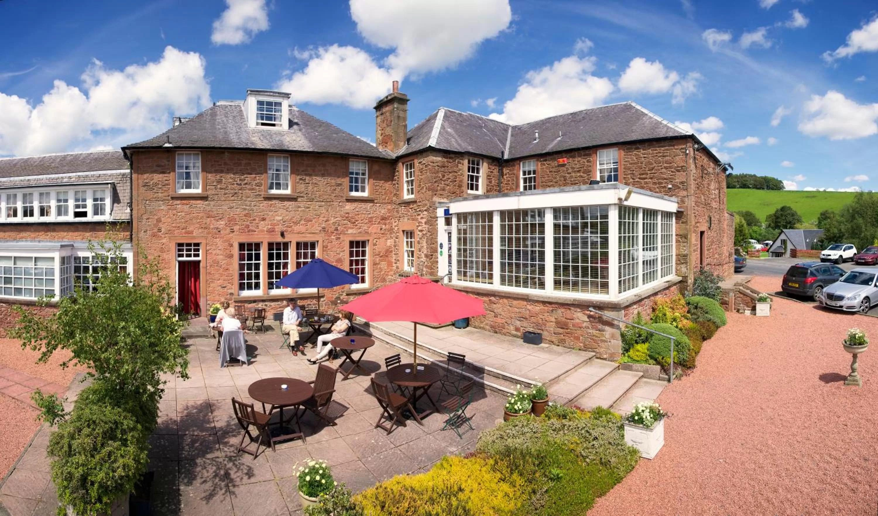 Facade/entrance in Carfraemill