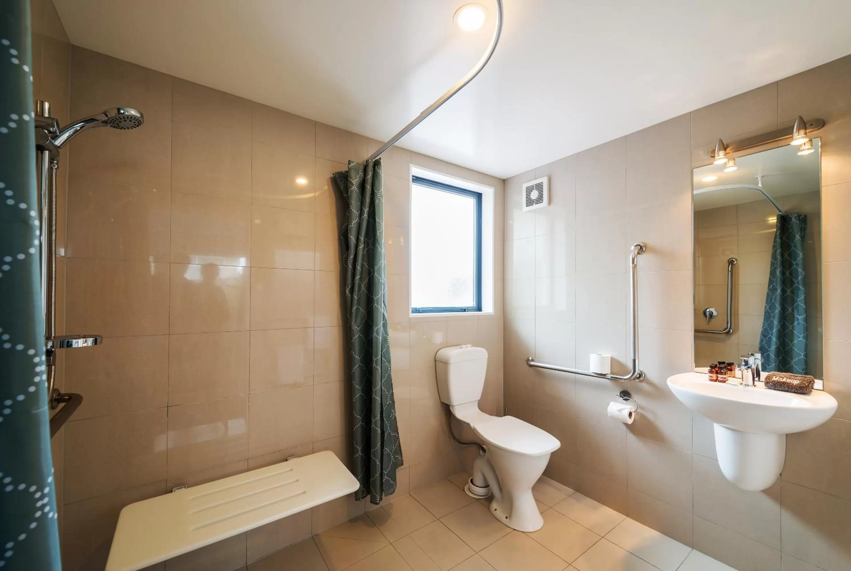 Bathroom in 123 Motel