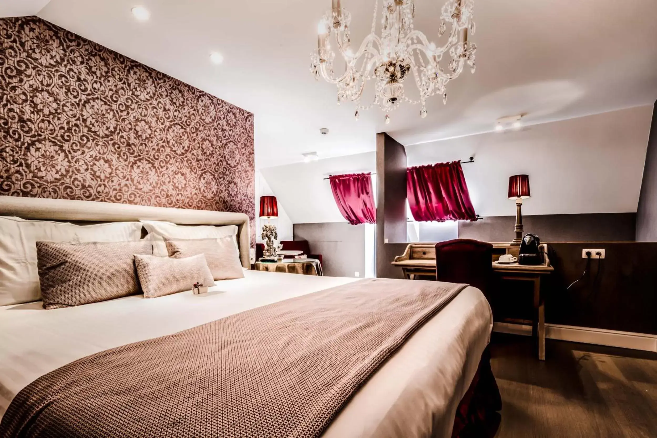 Bed in Boutique Hotel De Castillion - Small elegant family hotel