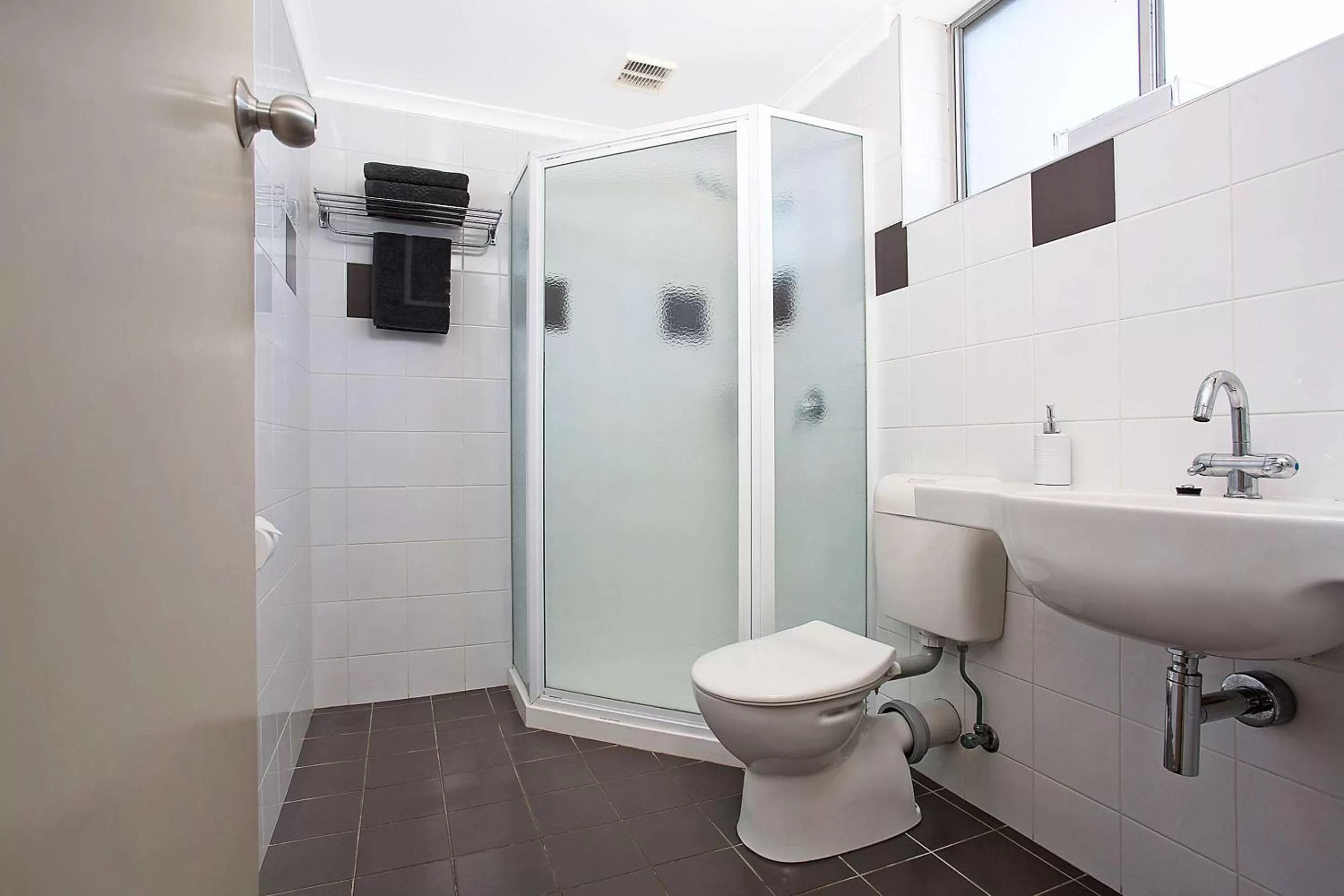 Bathroom in Comfort Inn On Raglan