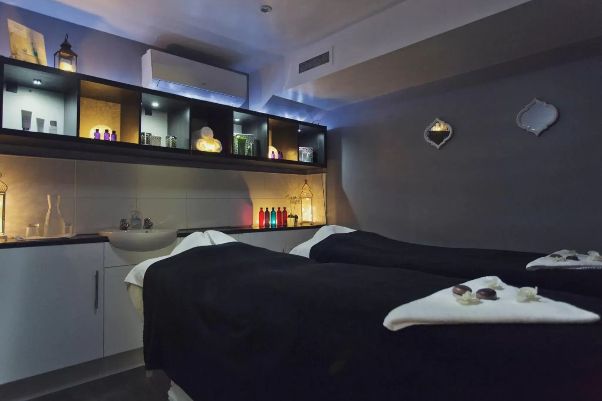 Spa and wellness centre/facilities, Bed in Holiday Inn Newcastle Gosforth Park, an IHG Hotel