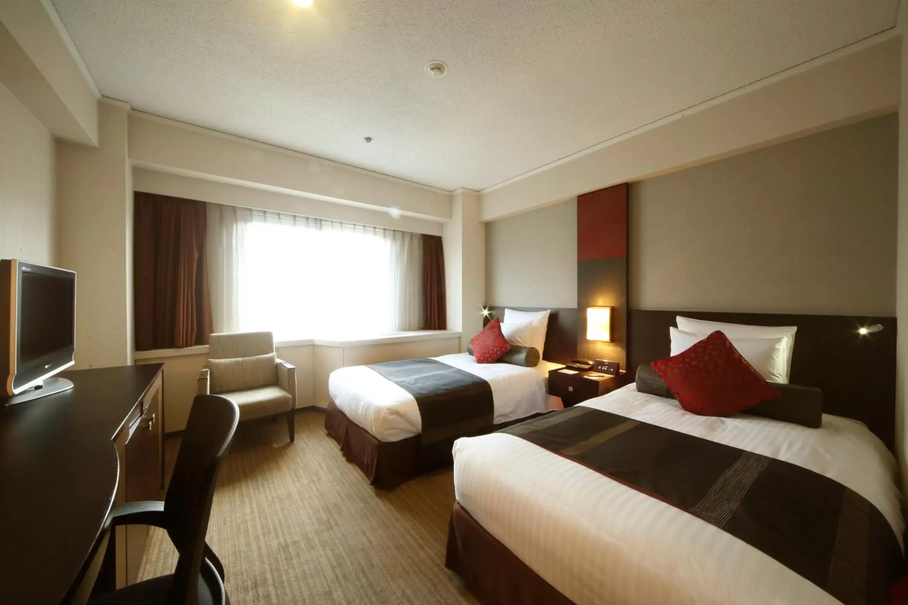 Photo of the whole room, Bed in ANA Crowne Plaza Fukuoka, an IHG Hotel