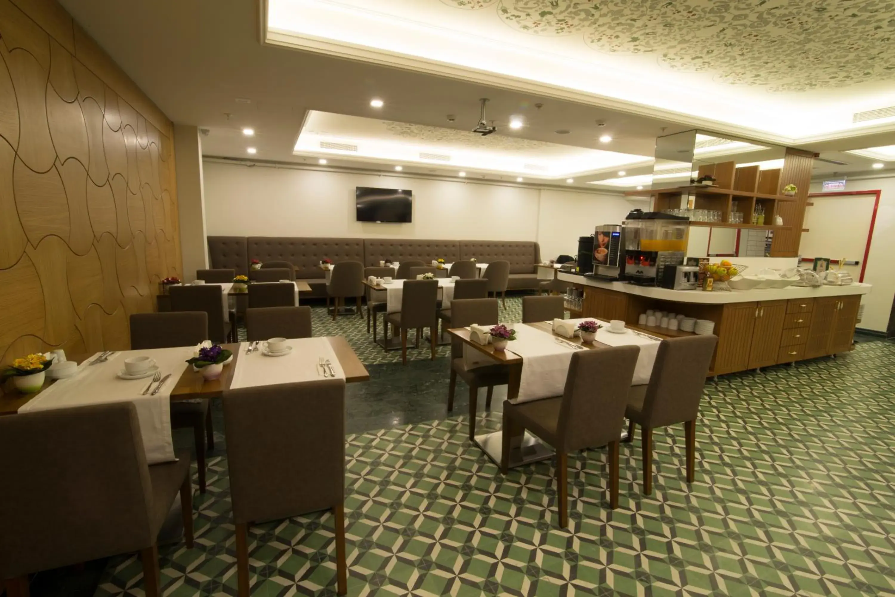 Restaurant/Places to Eat in Cumbali Plaza Hotel
