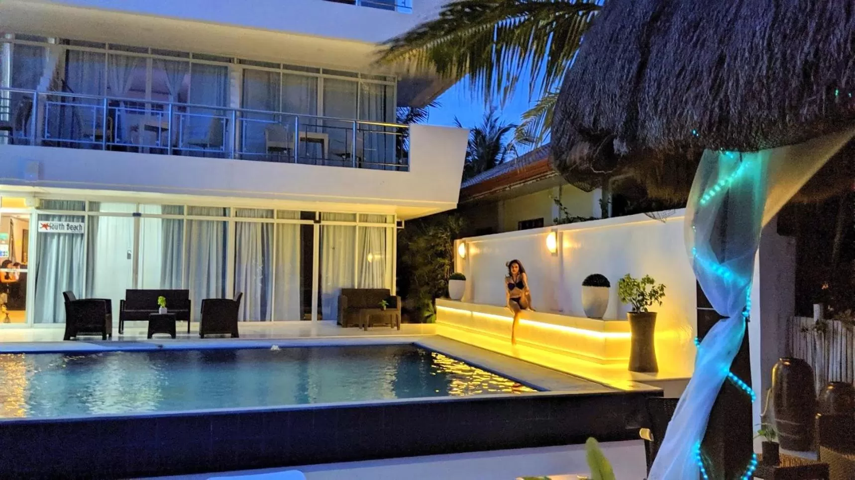 Swimming pool in Bohol South Beach Hotel