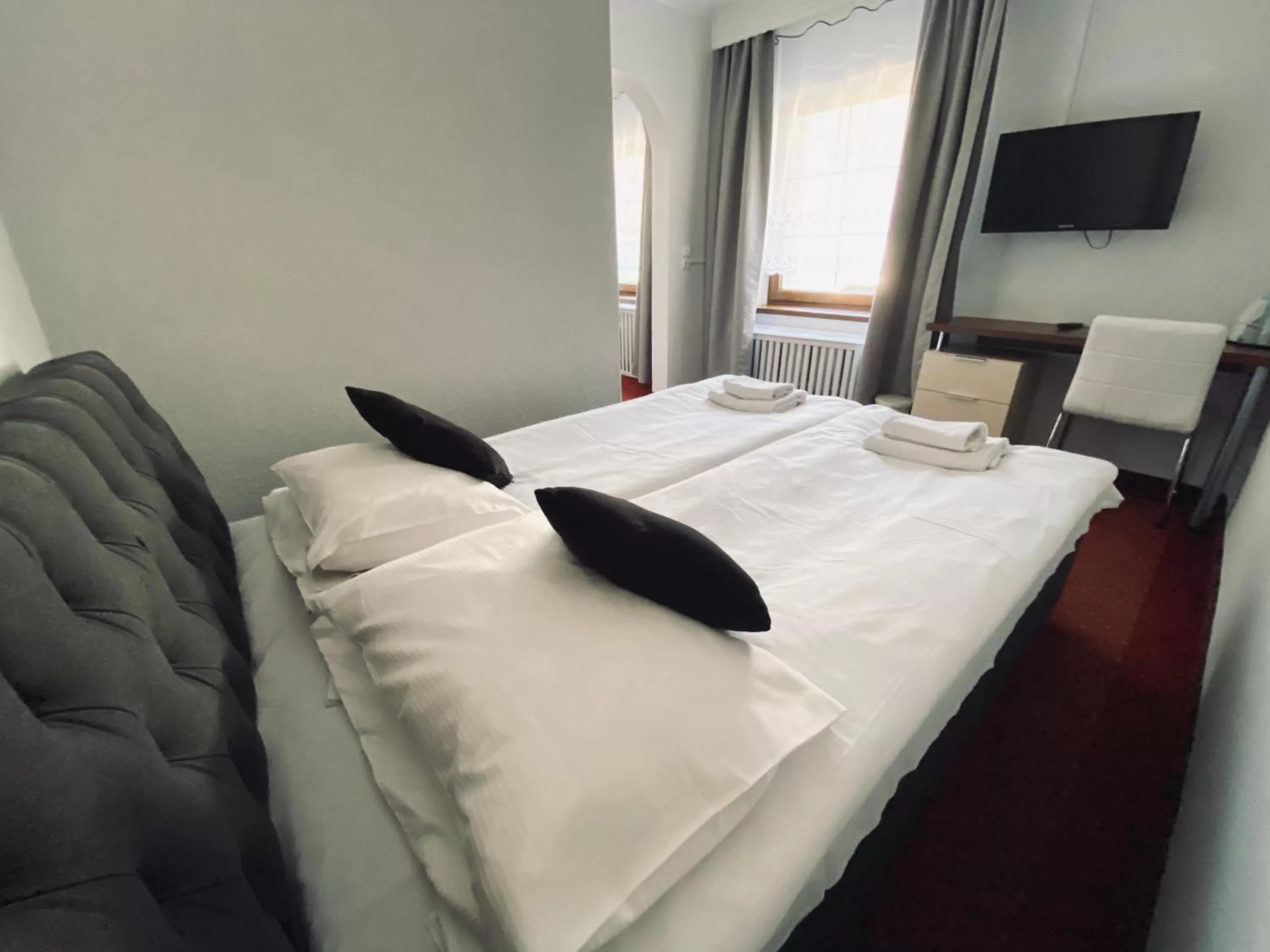 Photo of the whole room, Bed in Hotel Kolorowa