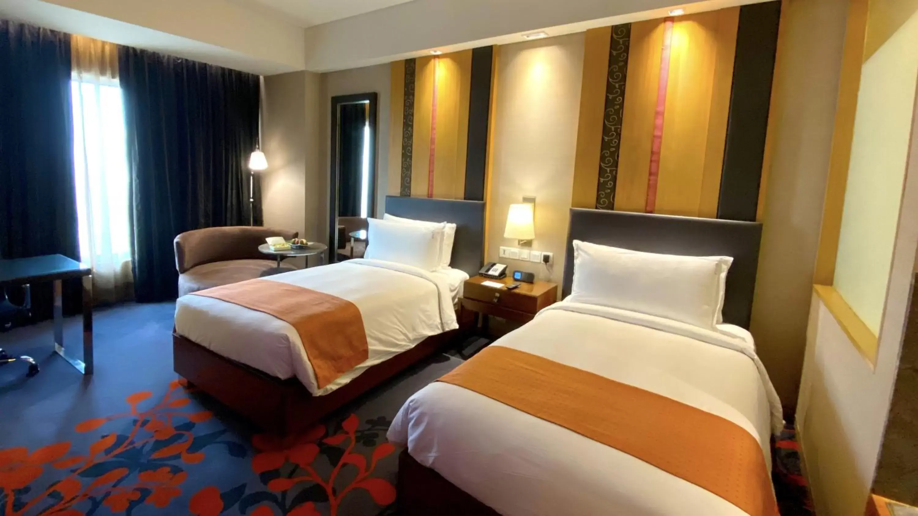 Photo of the whole room, Bed in Holiday Inn New Delhi Mayur Vihar Noida, an IHG Hotel