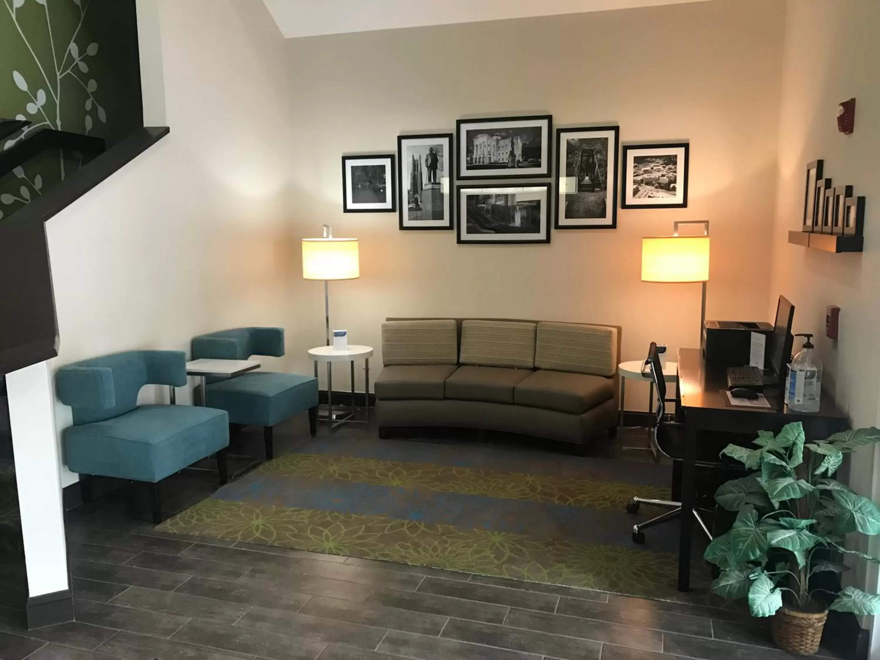 Seating Area in Sleep Inn Raleigh Durham Airport