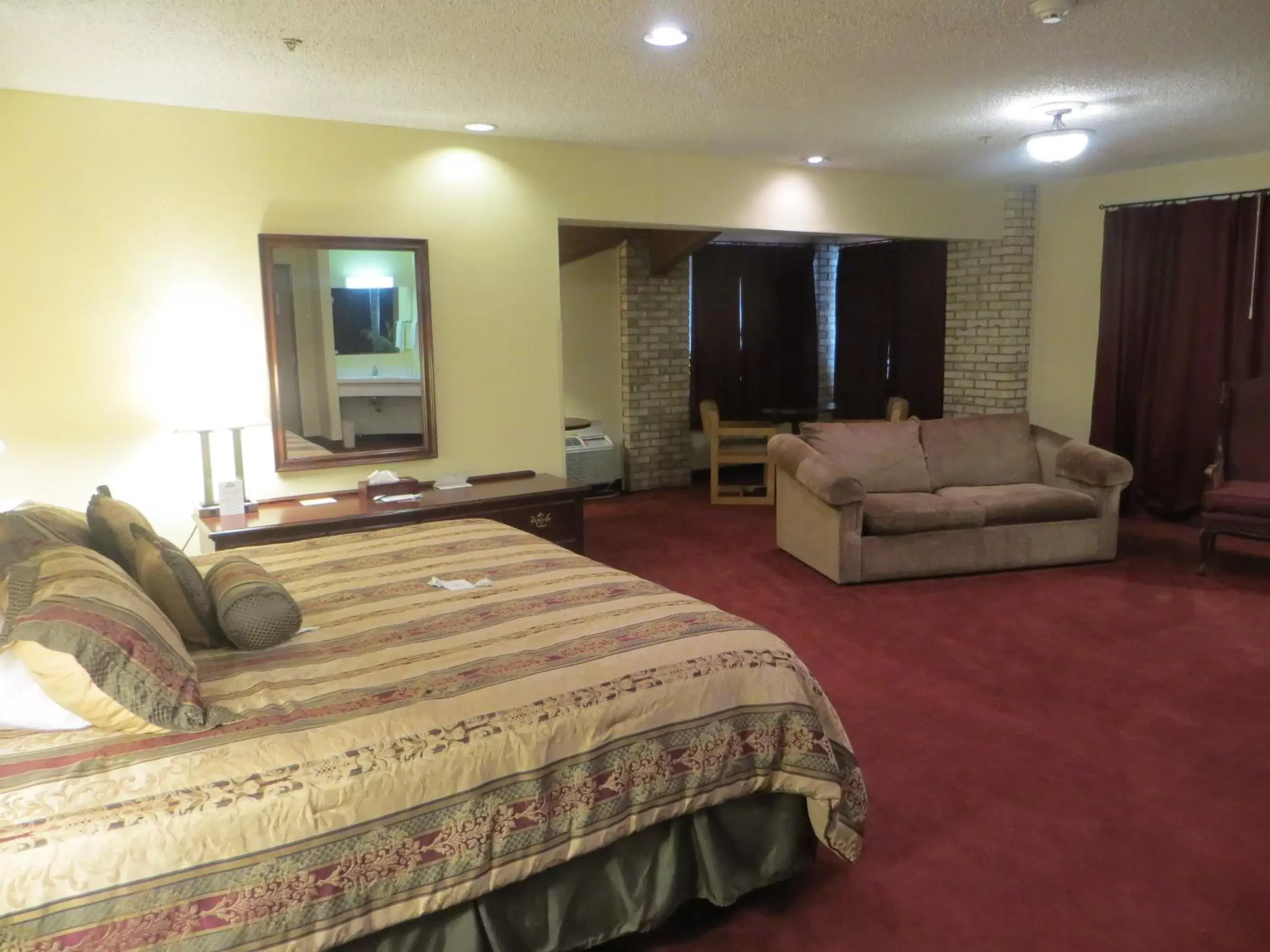 Photo of the whole room, TV/Entertainment Center in Days Inn by Wyndham Jackson