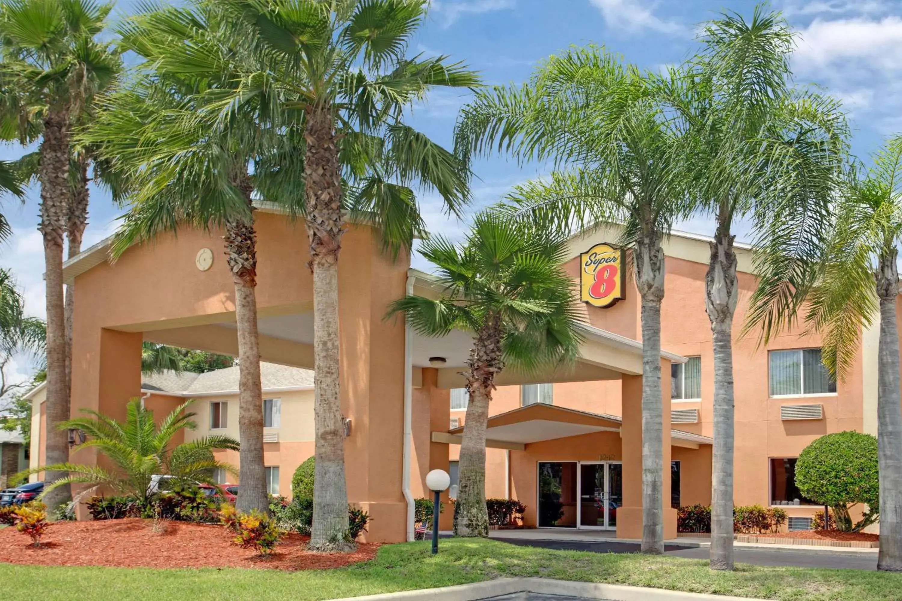 Property Building in Super 8 by Wyndham Daytona Beach