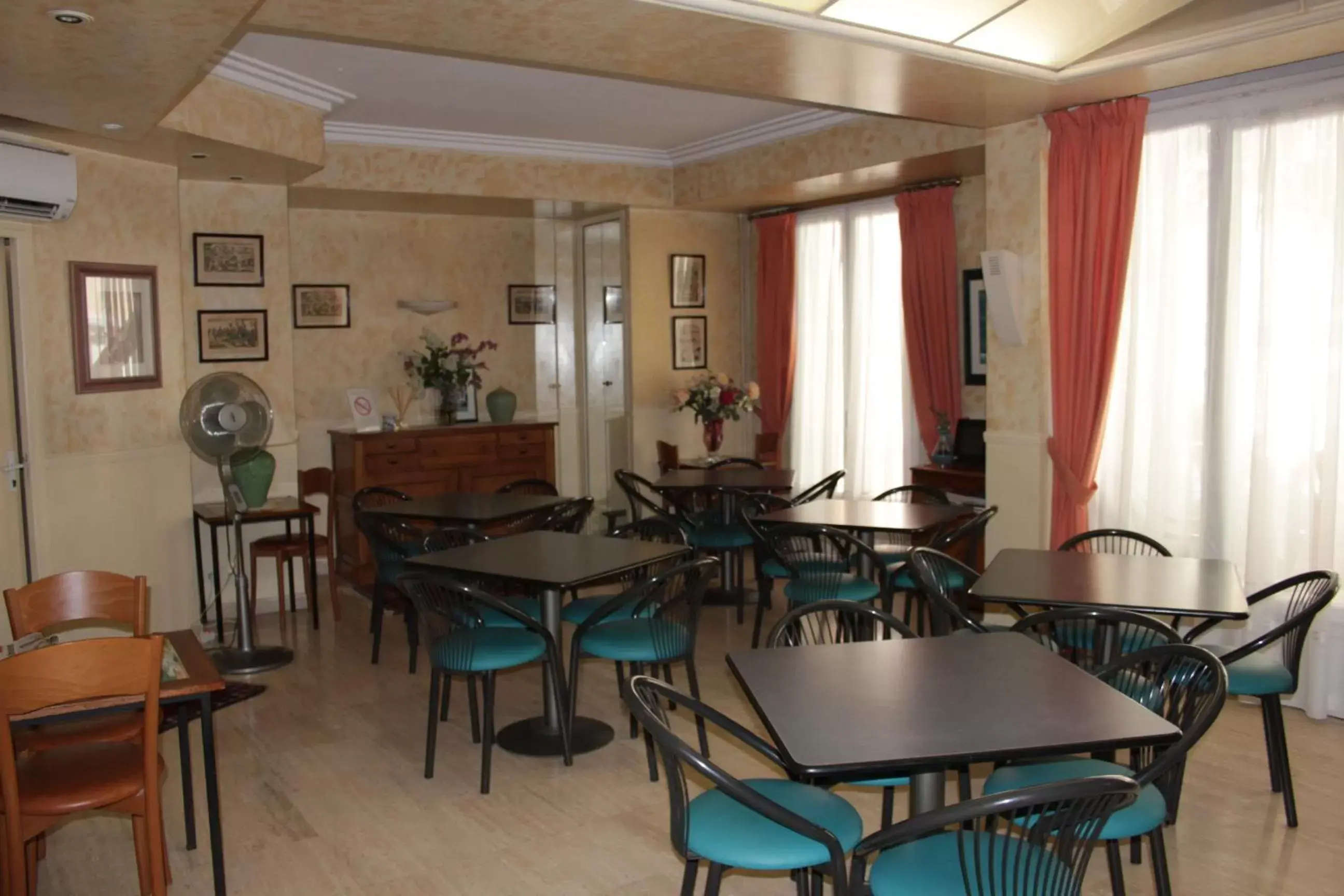 Restaurant/Places to Eat in Hotel Bonaparte