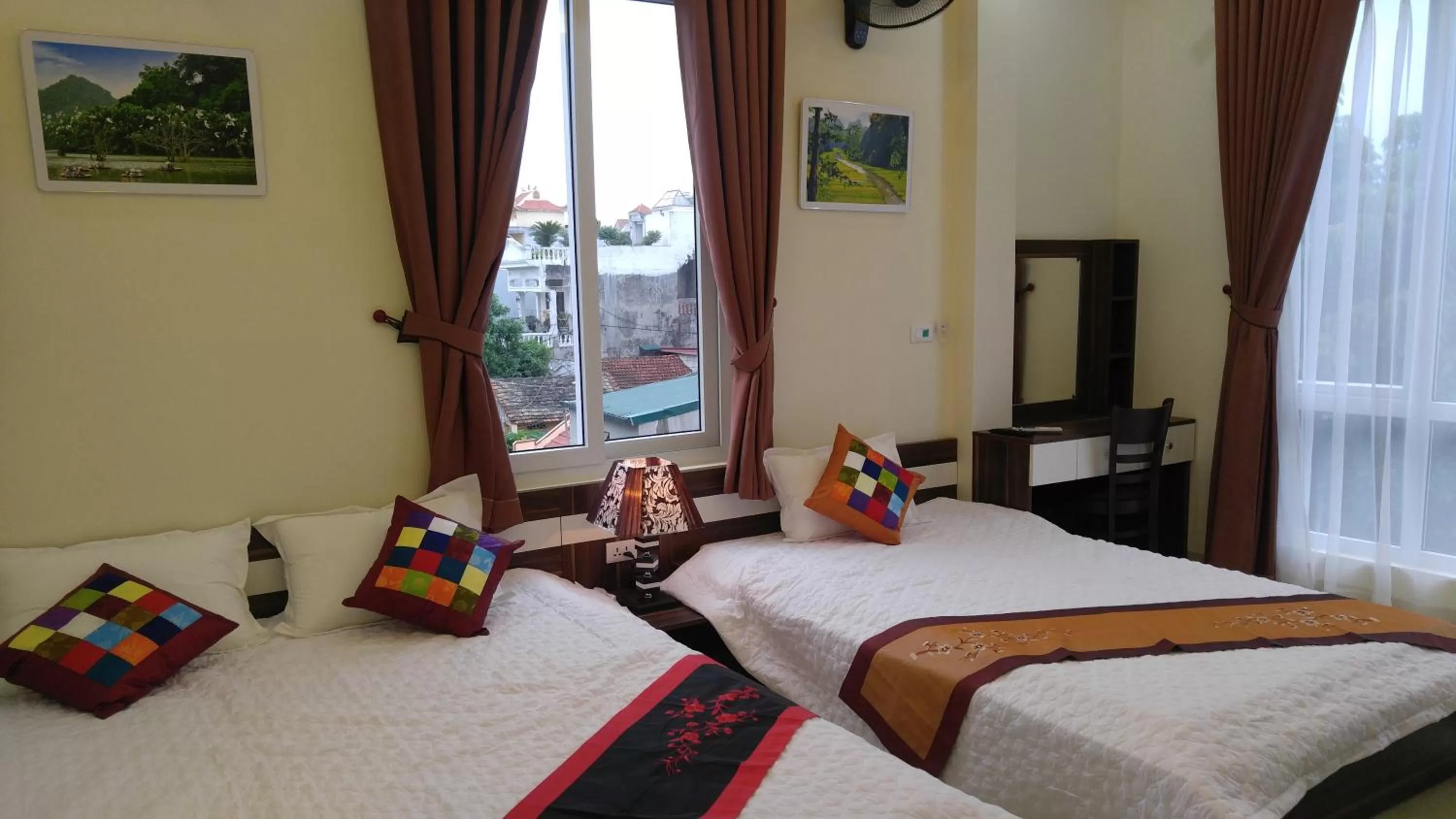 Bed in Friendly Home Hotel