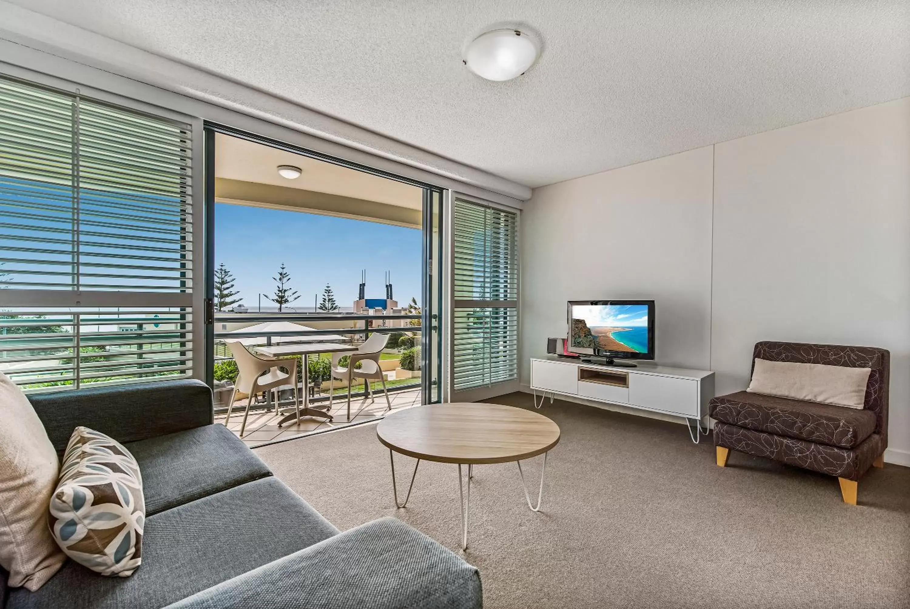 Living room, Seating Area in Mantra Mooloolaba Beach