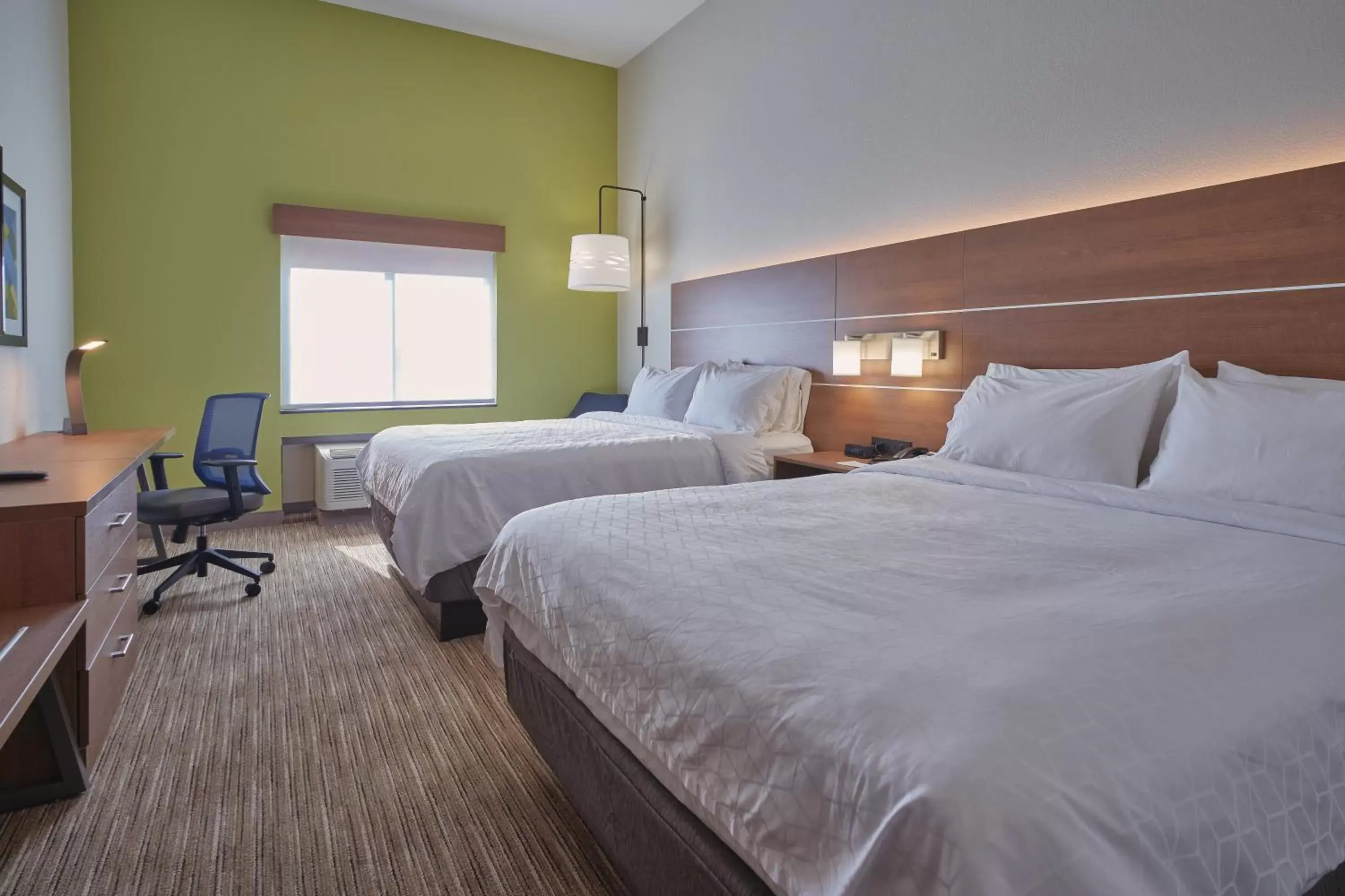 Bed in Holiday Inn Express Hotel and Suites Akron South-Airport Area, an IHG Hotel