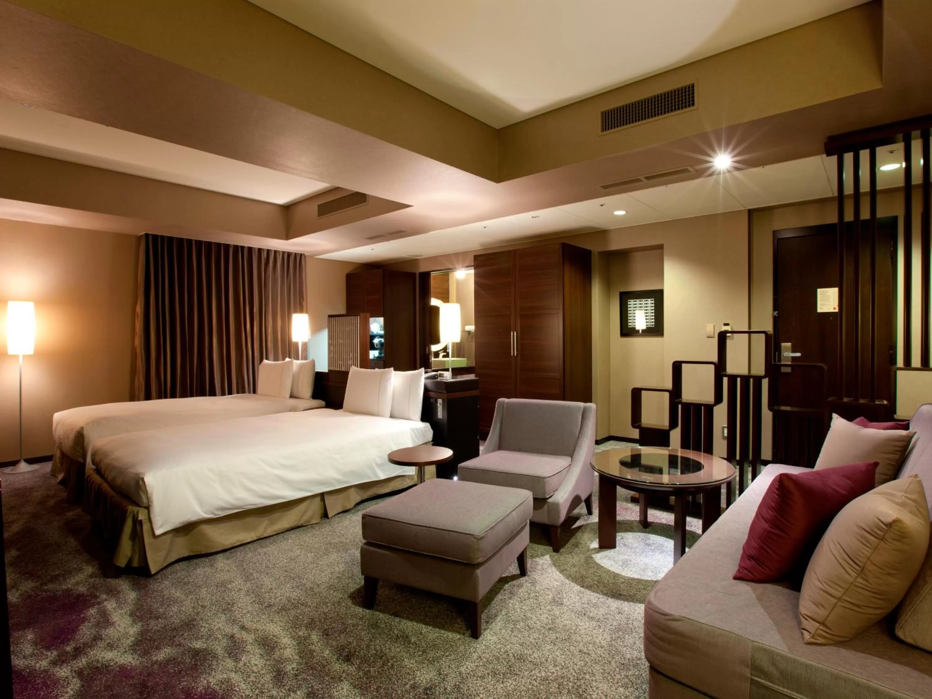 Photo of the whole room, Bed in The Royal Park Hotel Iconic Tokyo Shiodome