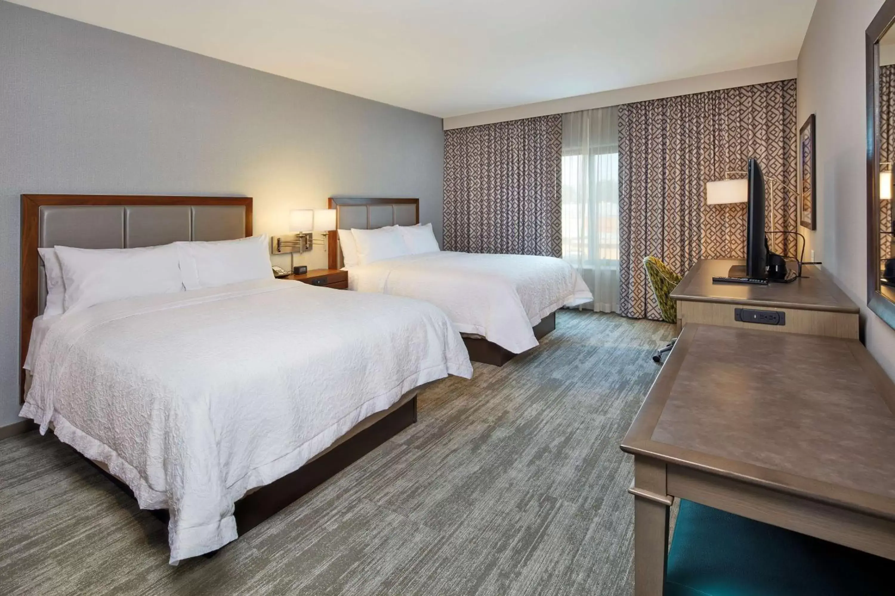 Bedroom, Bed in Hampton Inn & Suites Sacramento at CSUS