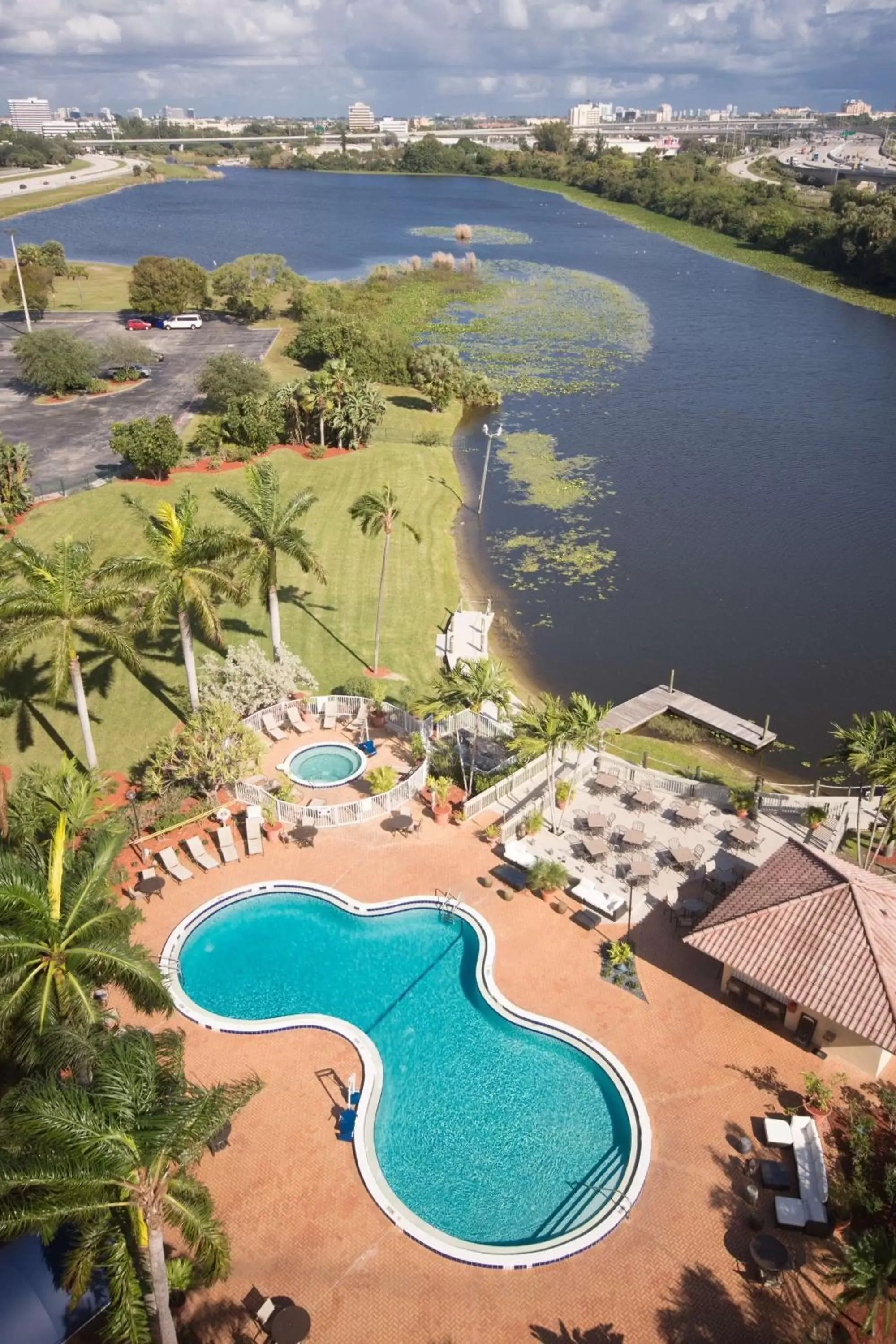 Property building, Pool View in Hilton Palm Beach Airport