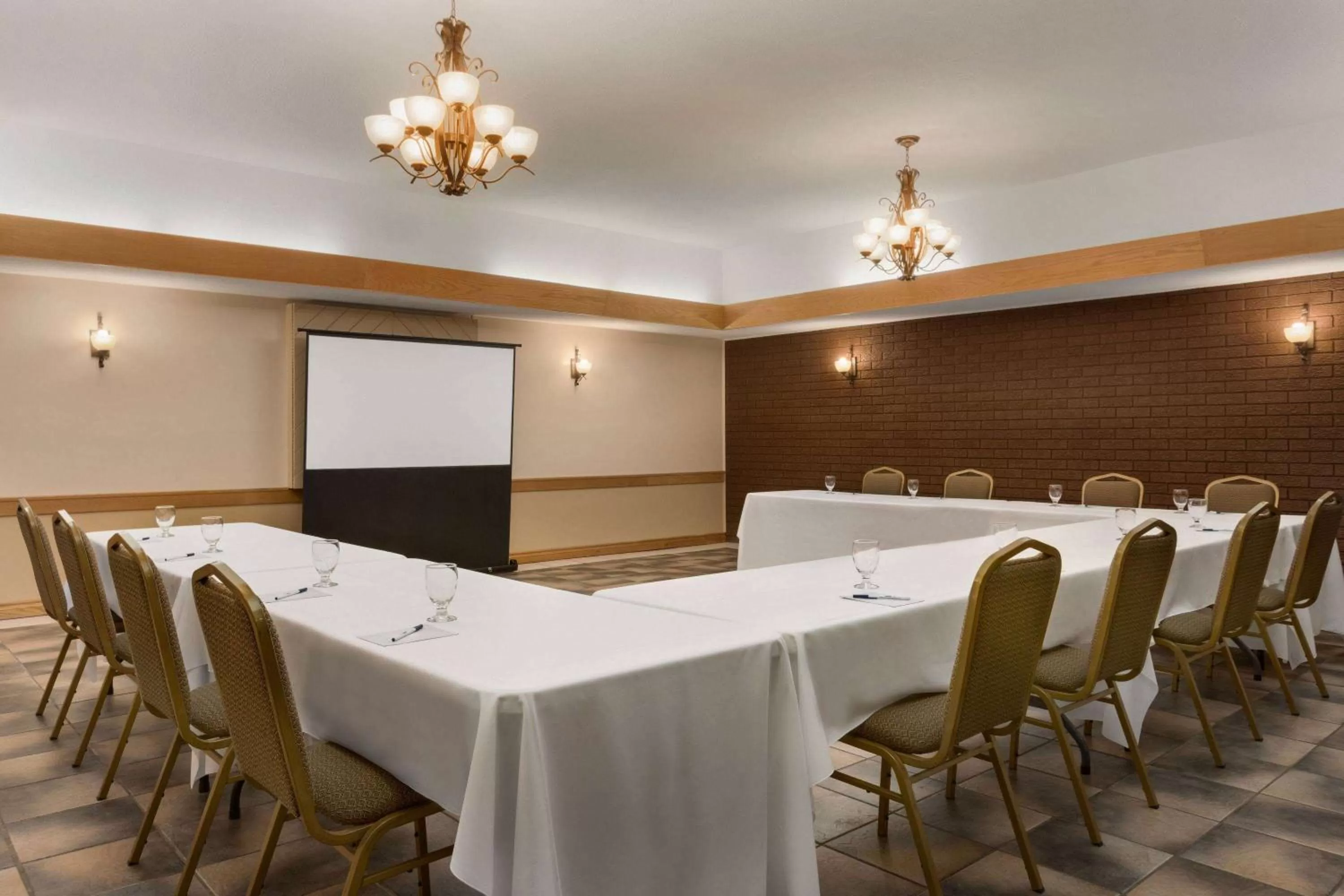 Meeting/conference room in Travelodge by Wyndham Simcoe