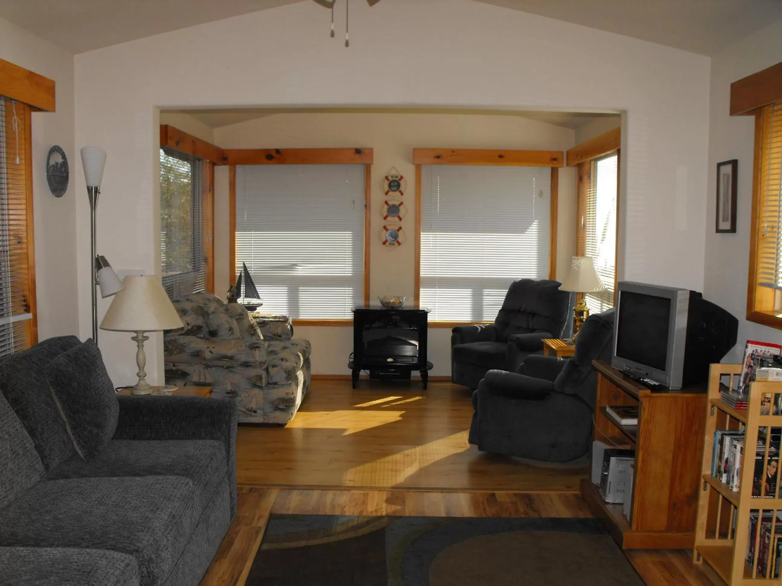 Mountain view, Seating Area in Whaleshead Beach Resort