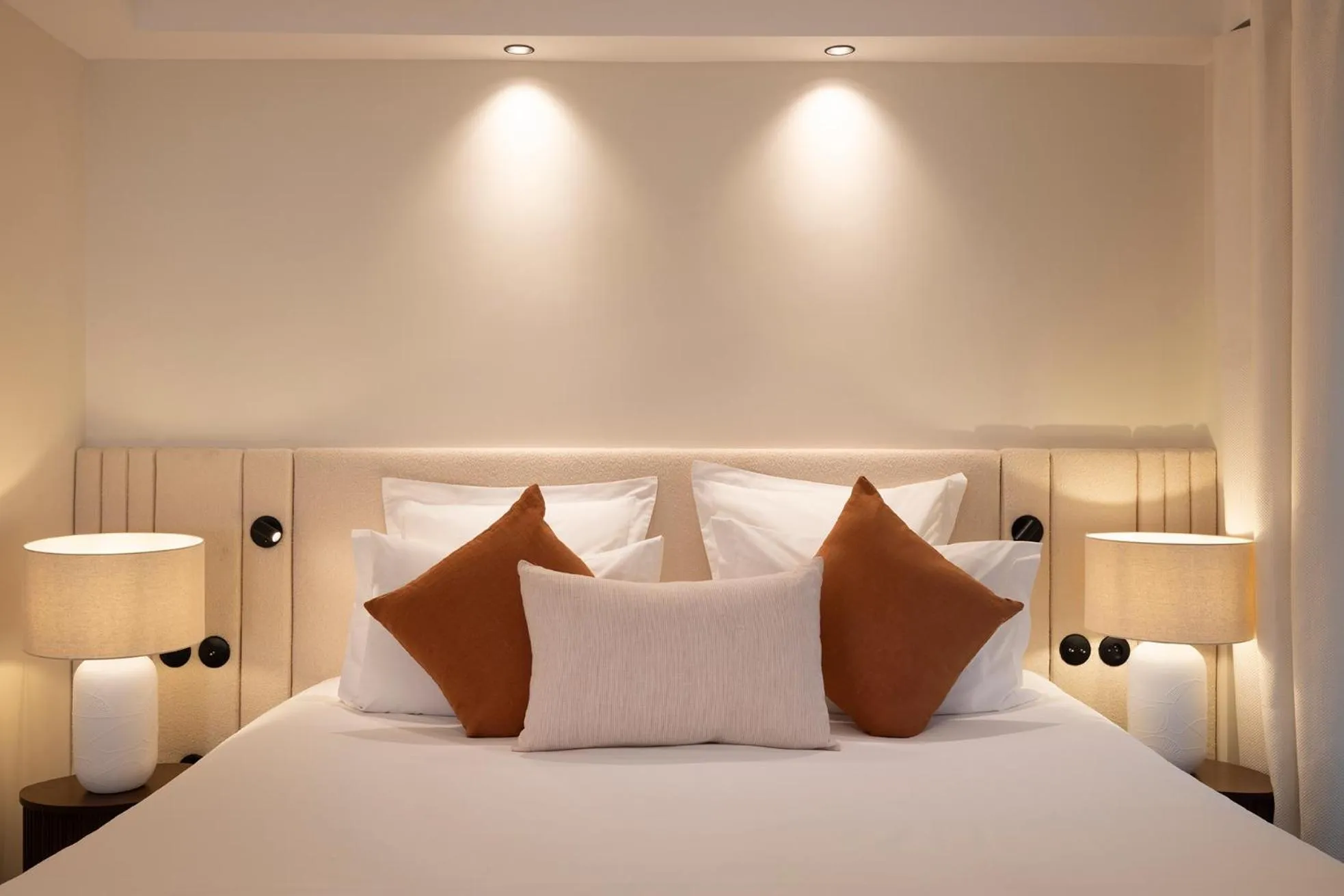 Bed in Hotel Chavanel